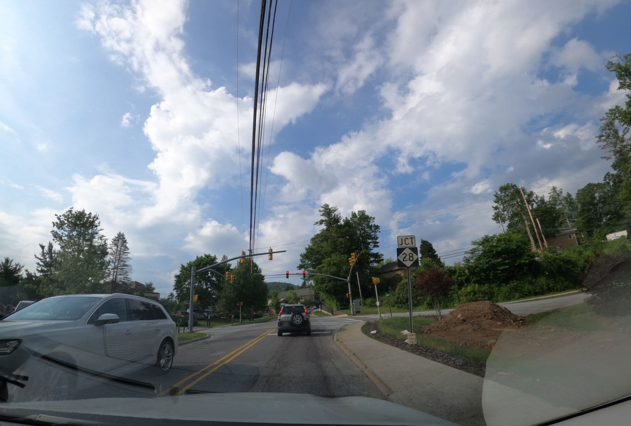 Street view near Mountain Brook Suites, Cullowhee — © atze02 (CC BY-SA · Mapillary)