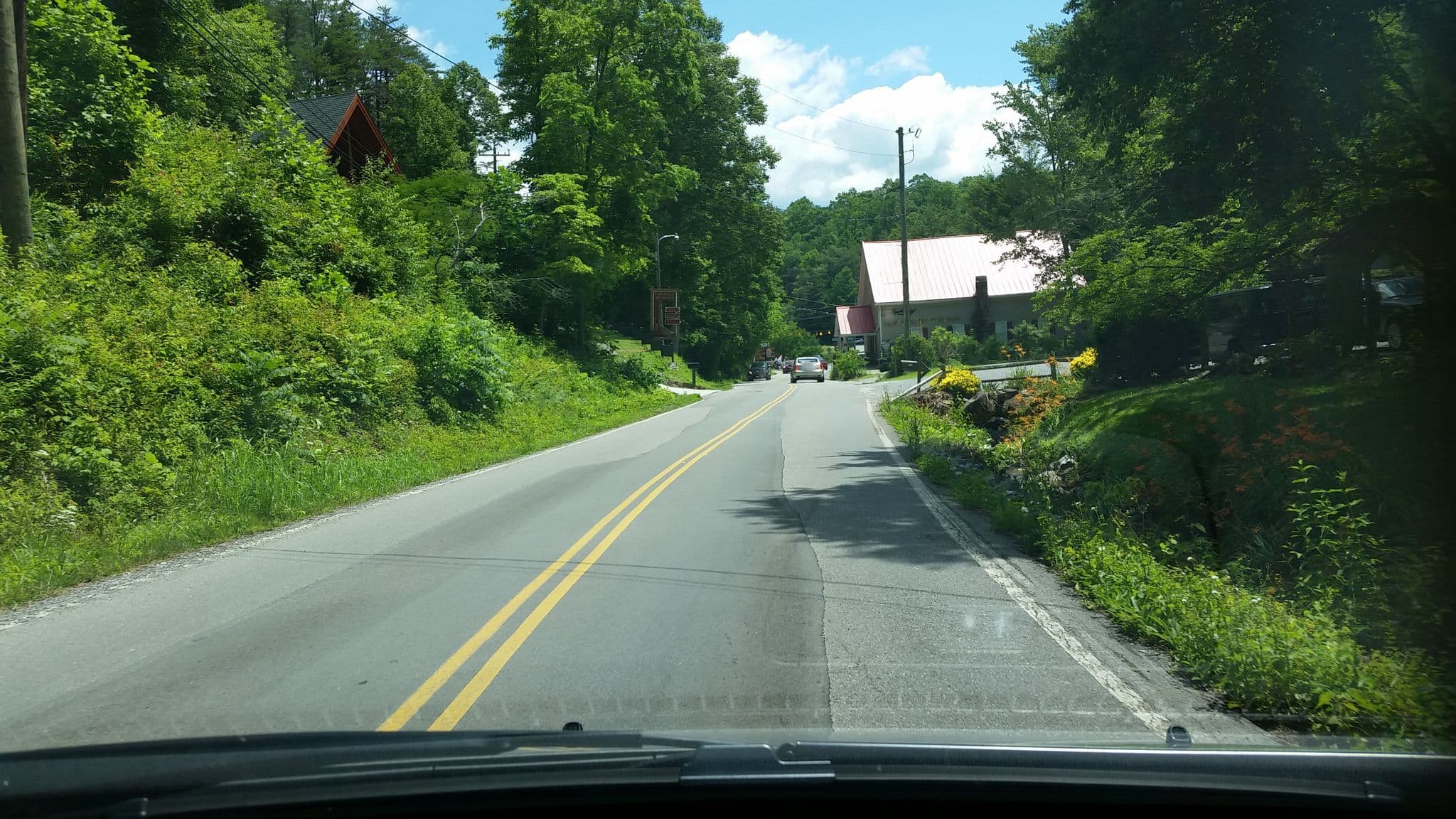 Street view near Northern Exposure, Gatlinburg — © dgearhart (CC BY-SA · Mapillary)