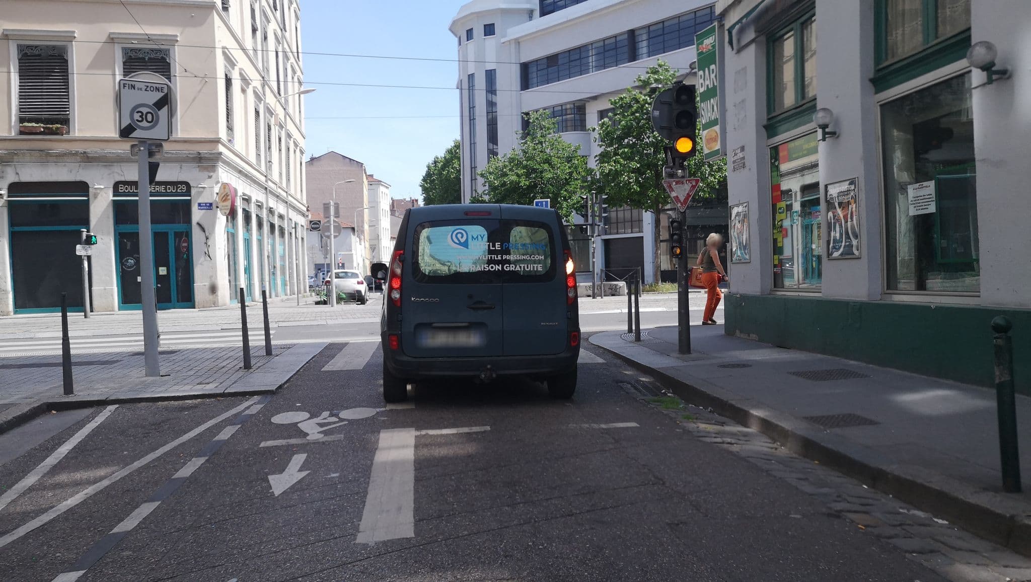 Street view near Hôtel du Helder, Lyon — © blueberry (CC BY-SA · Mapillary)