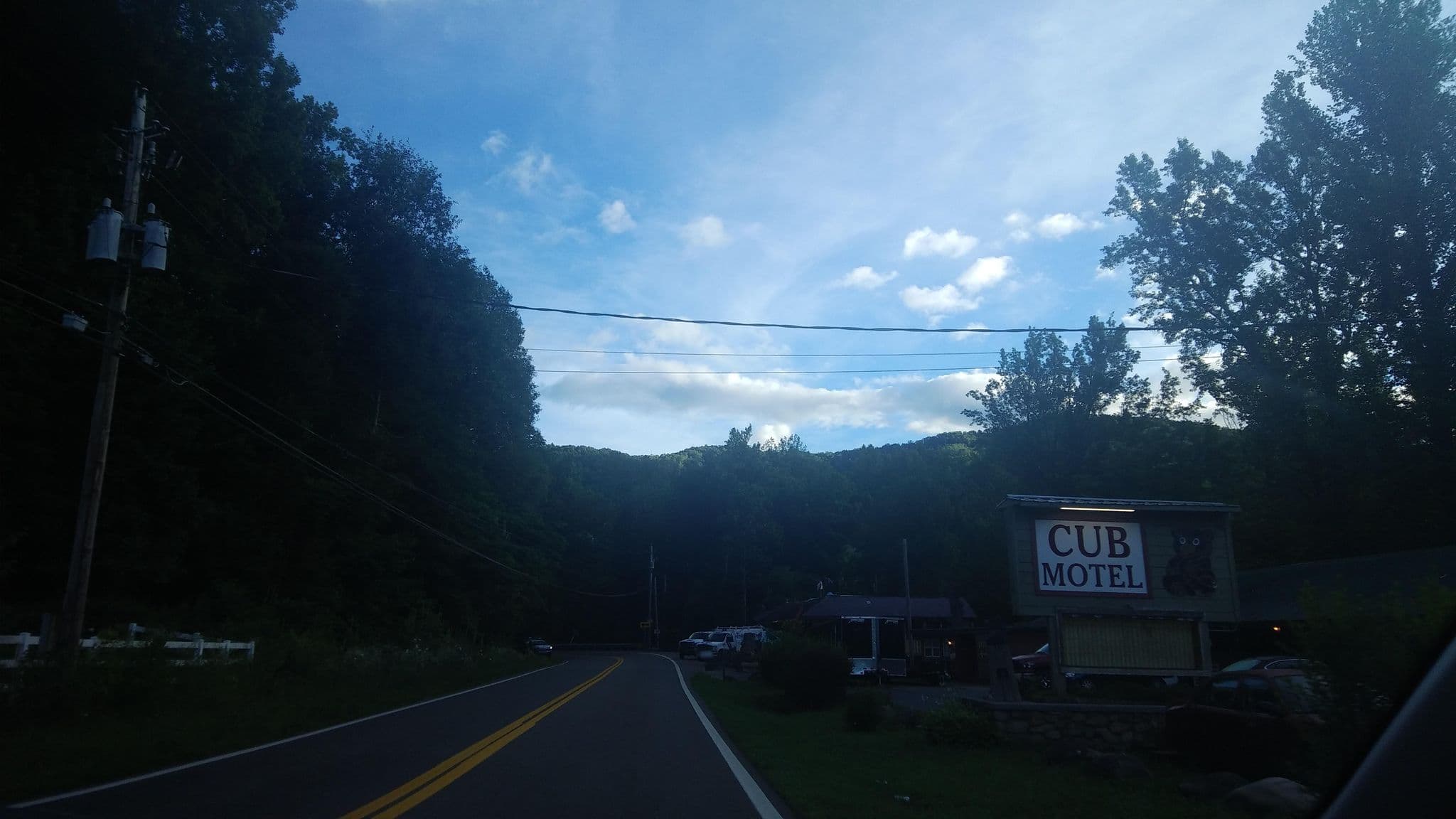 Street view near The Bear Cub Inn, Gatlinburg — © jacklehoullier (CC BY-SA · Mapillary)