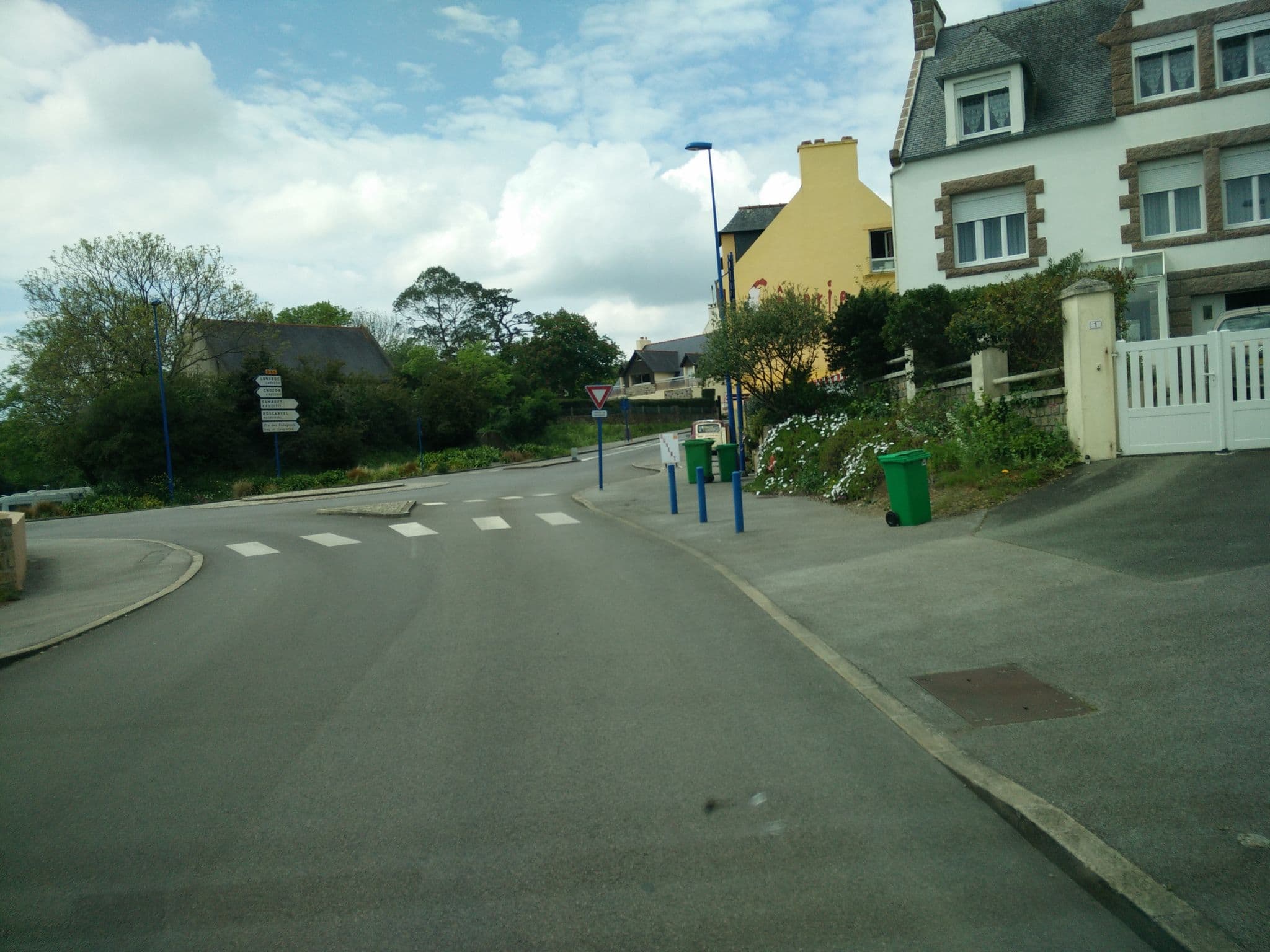 Street view near Point Accueil Plaisance et gîte d'Etape, Lanvéoc — © joostjakob (CC BY-SA · Mapillary)