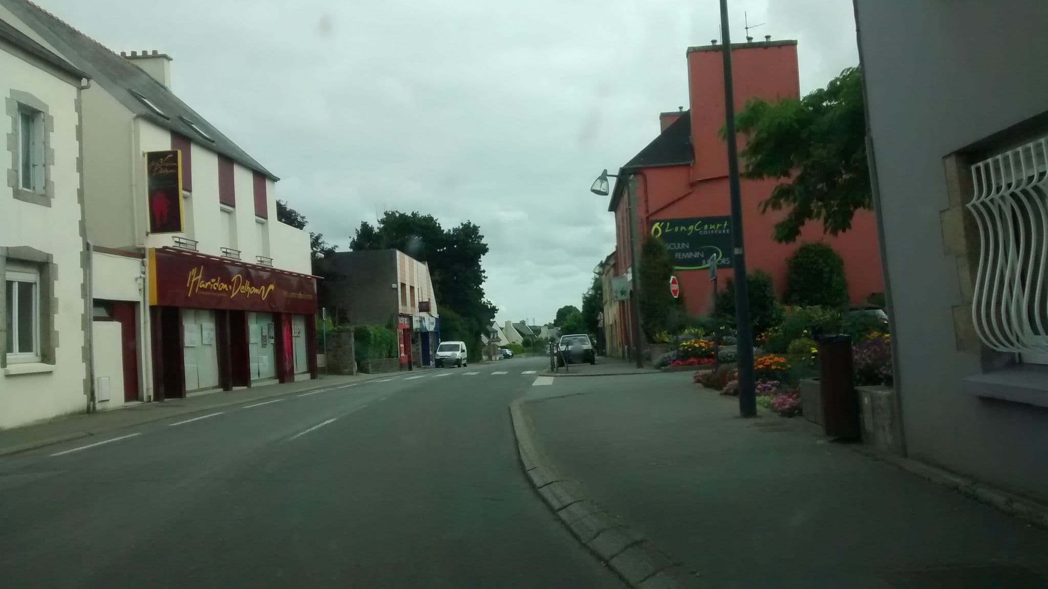 Street view near Hôtel Restaurant des Voyageurs, Plabennec — © mgageo (CC BY-SA · Mapillary)