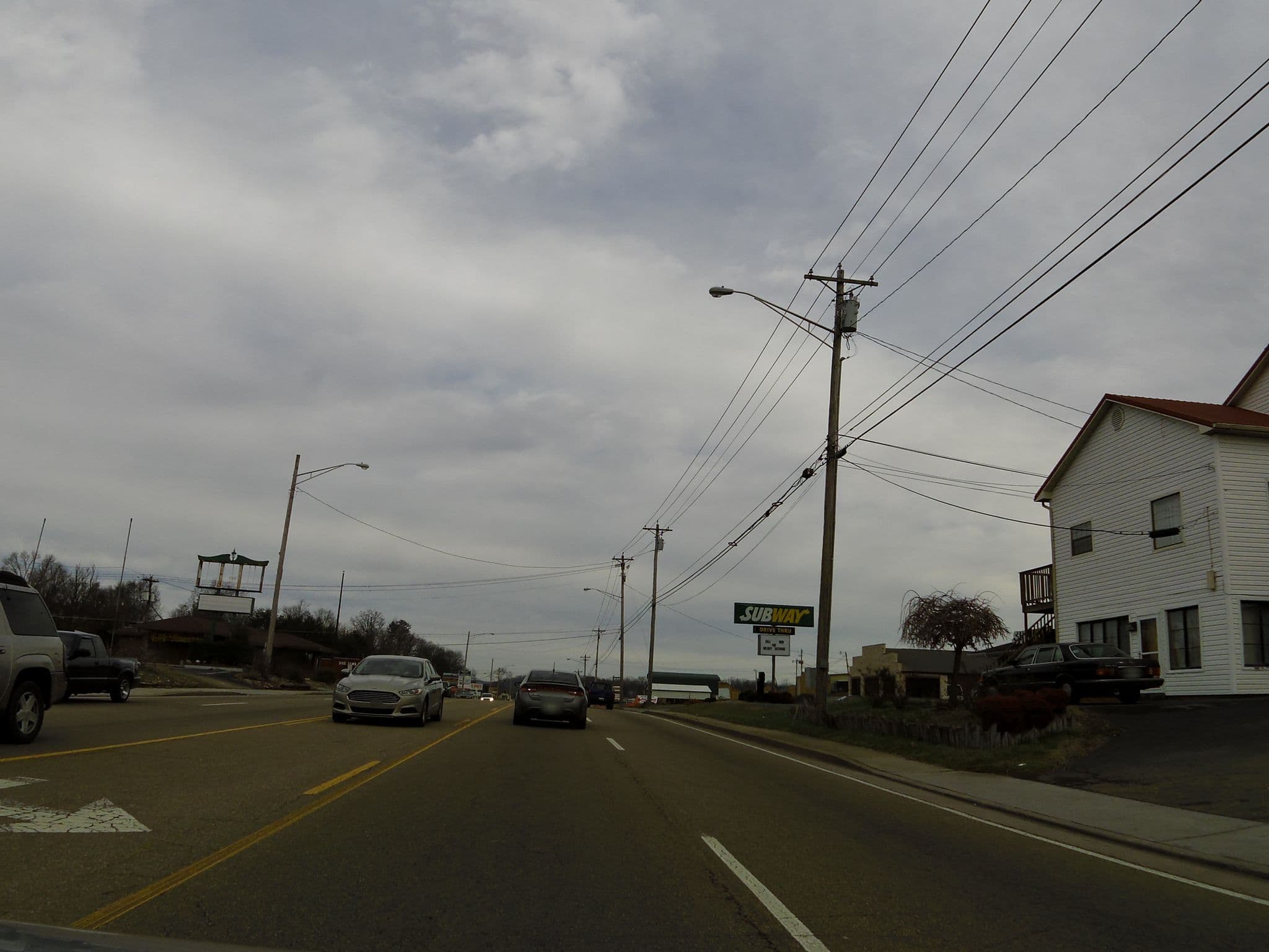 Street view near Parkway Inn, White Pine — © allen (CC BY-SA · Mapillary)