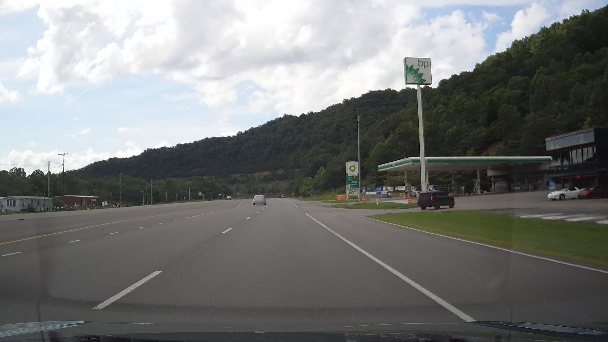 Street view near Alpike Inn & Suites, Prestonsburg — © i_drive_alot (CC BY-SA · Mapillary)