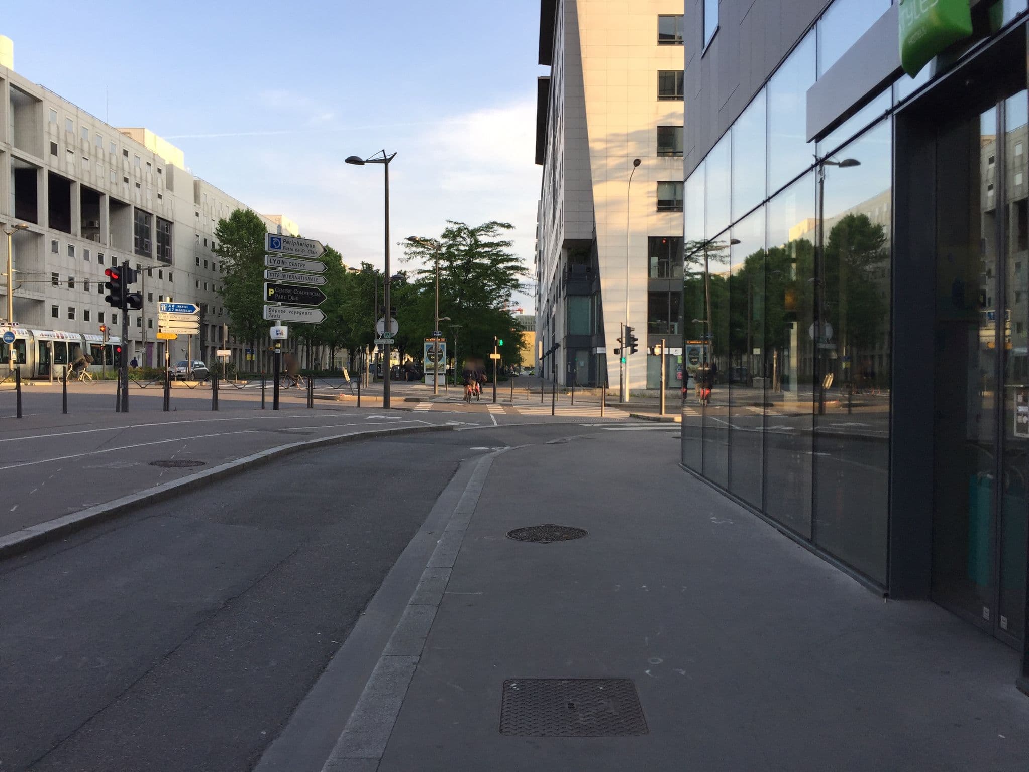Street view near Ibis Styles, Lyon 03 — © zimmy (CC BY-SA · Mapillary)