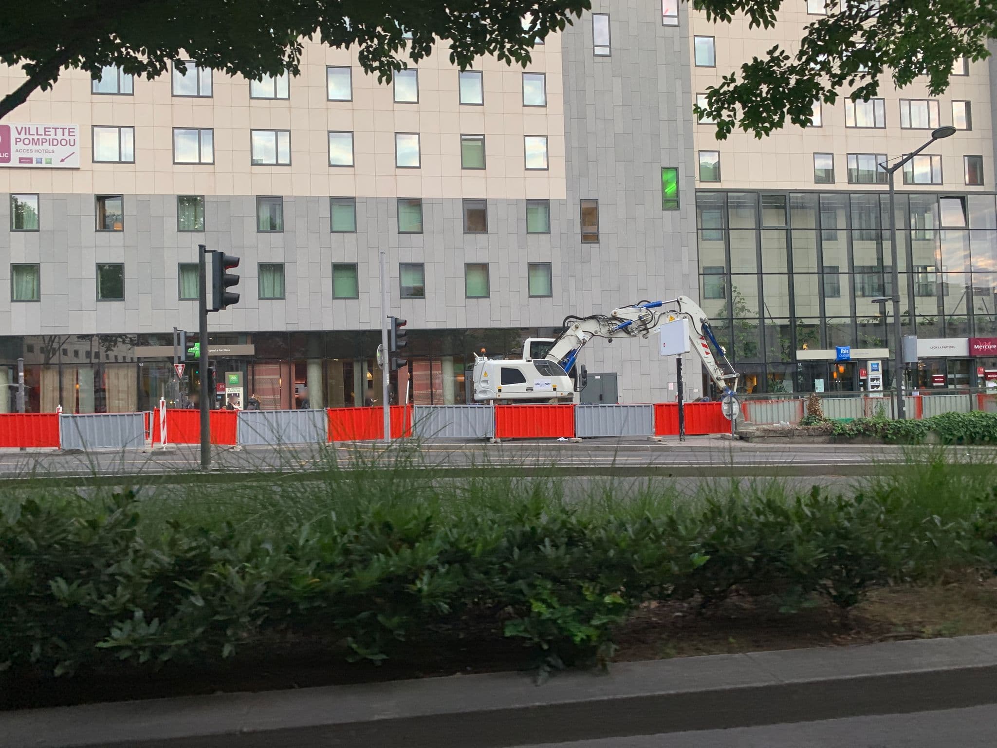 Street view near Ibis Budget, Lyon 03 — © jitenshaniko (CC BY-SA · Mapillary)