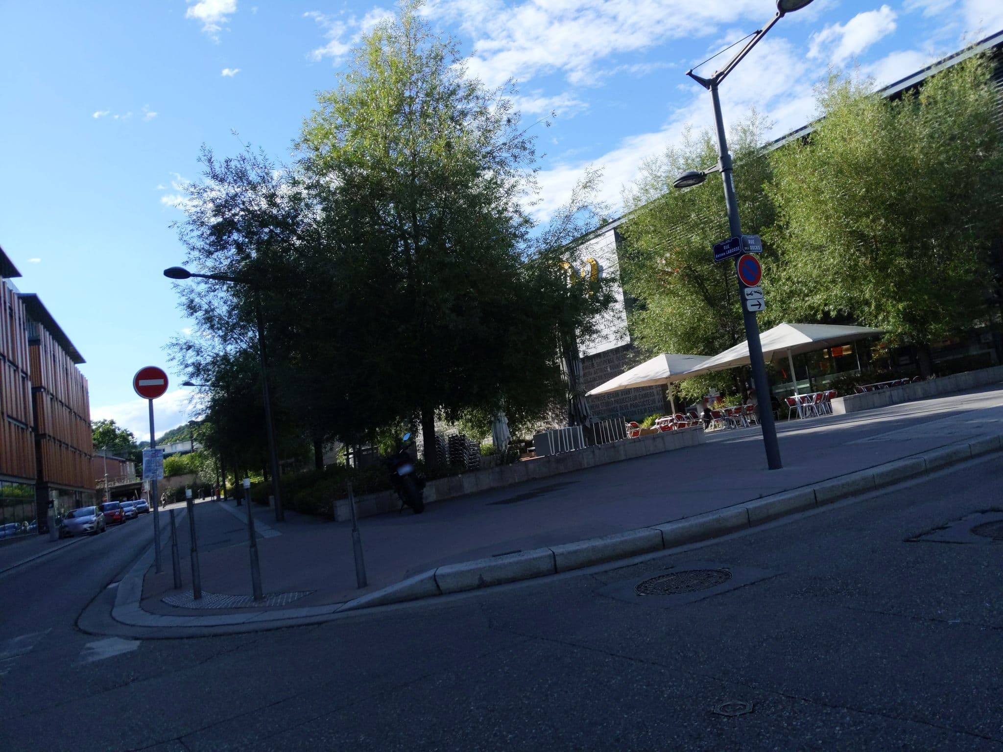 Street view near Dock Ouest, Lyon 09 — © francisgiac (CC BY-SA · Mapillary)