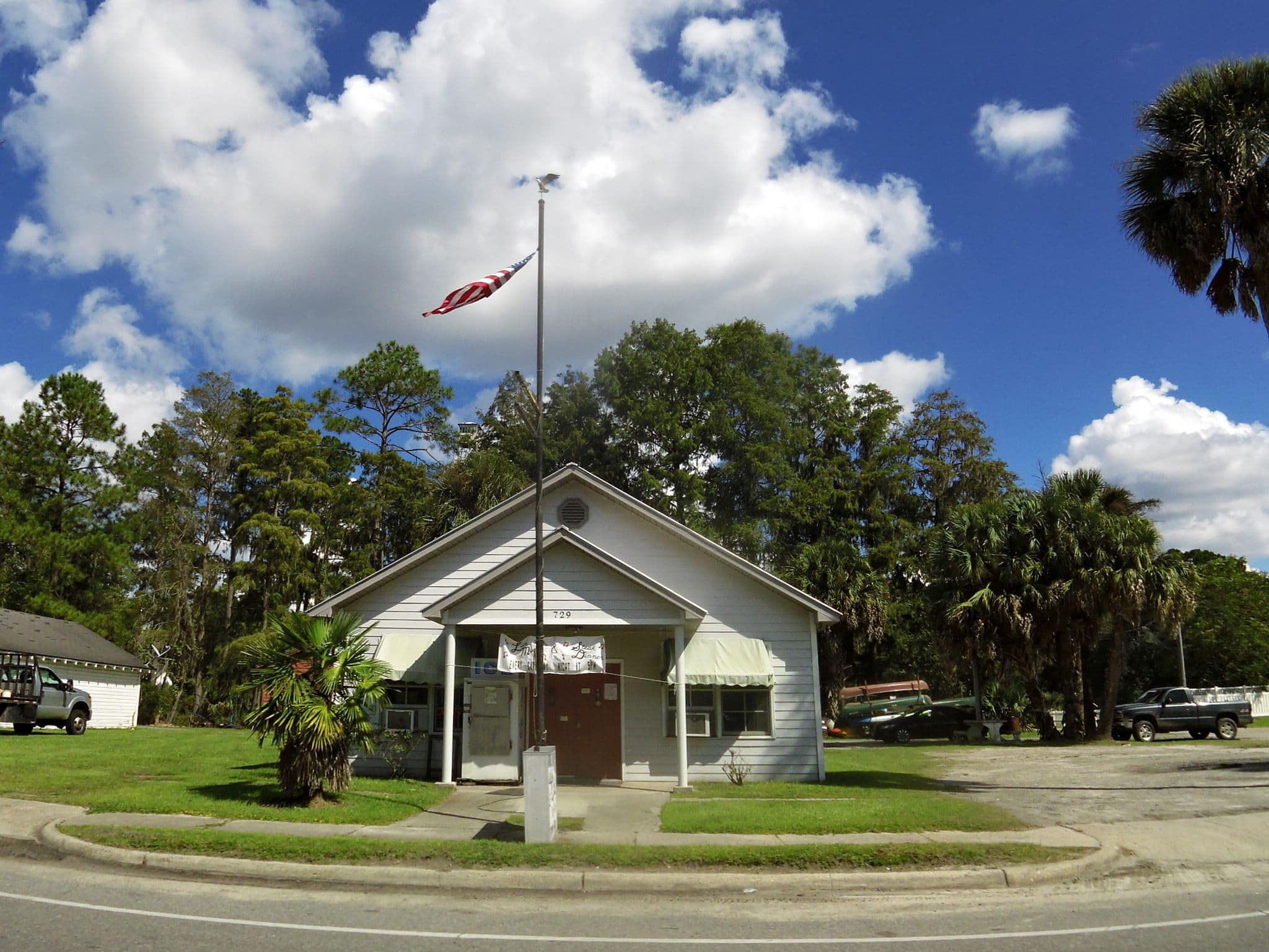 Street view near Suwannee River Outfitters & Lodge, Homerville — © allen (CC BY-SA · Mapillary)