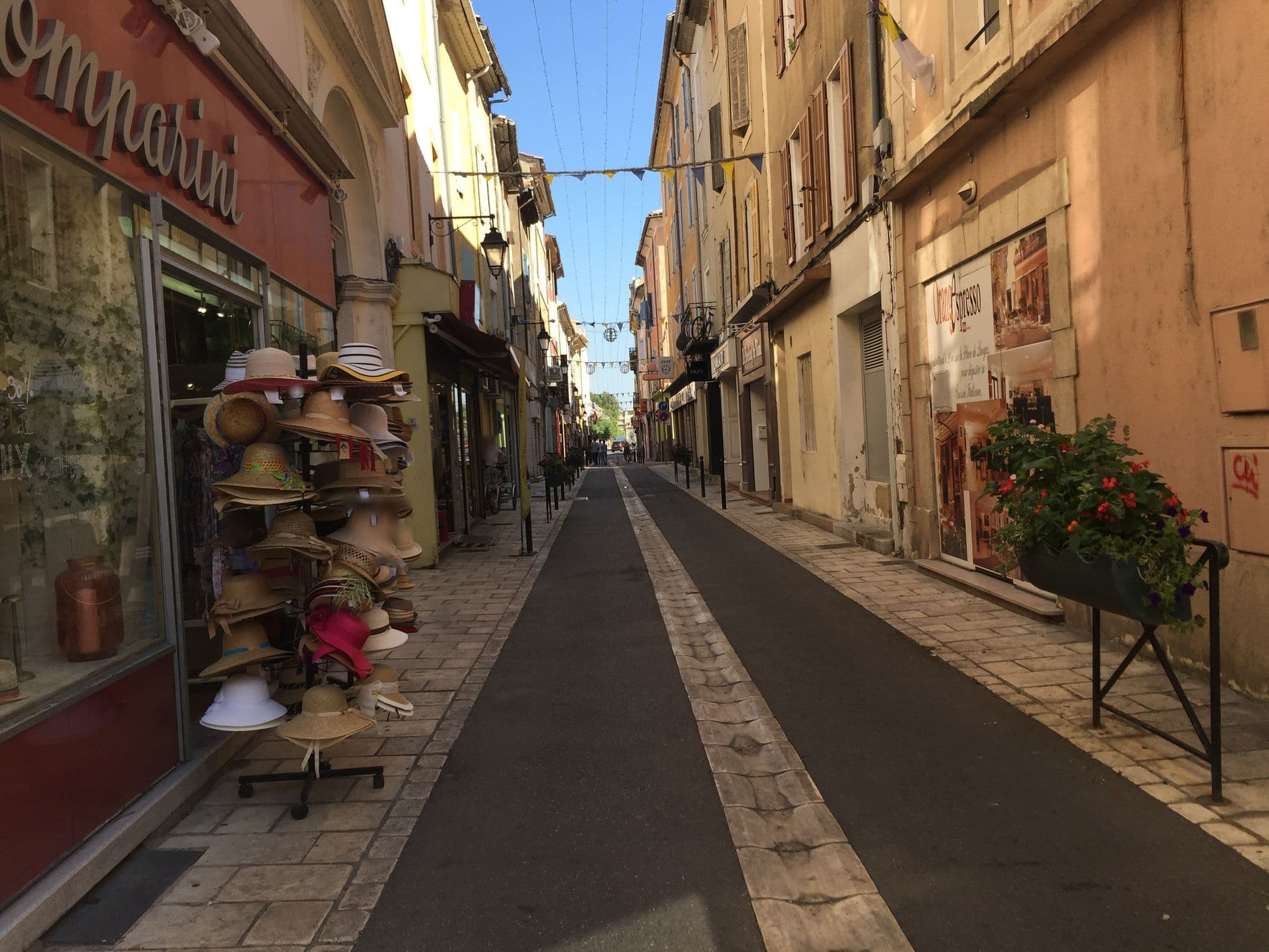 Street view near La maison de Saunier, Orange — © zimmy (CC BY-SA · Mapillary)