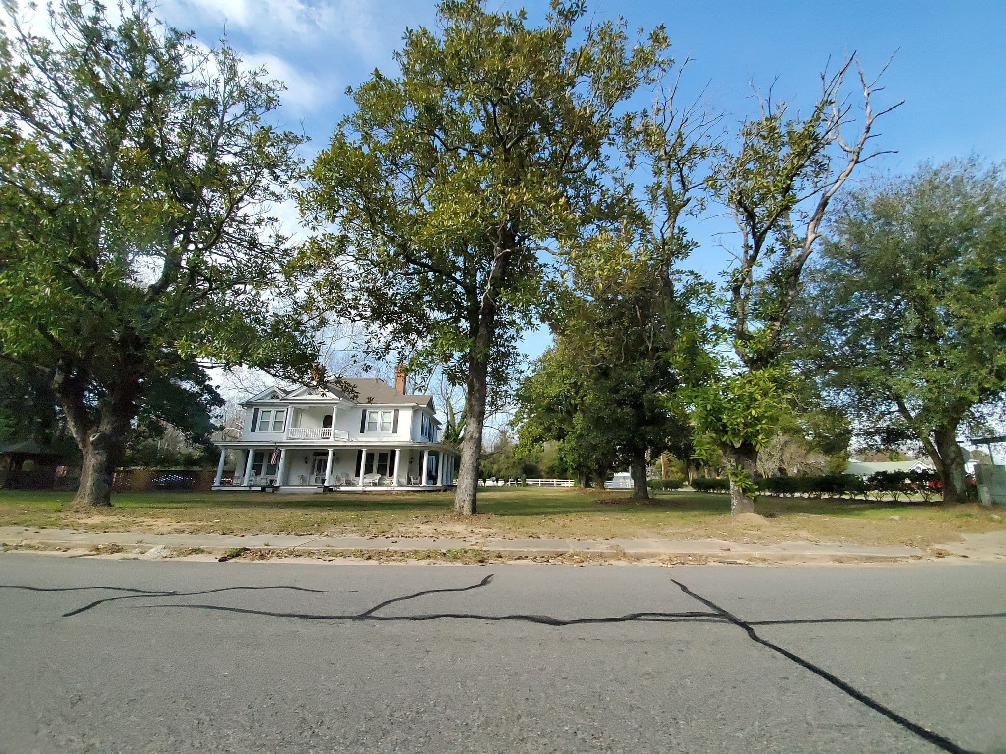 Street view near Magnolia Cottage Inn, Aiken — © nhhecker (CC BY-SA · Mapillary)