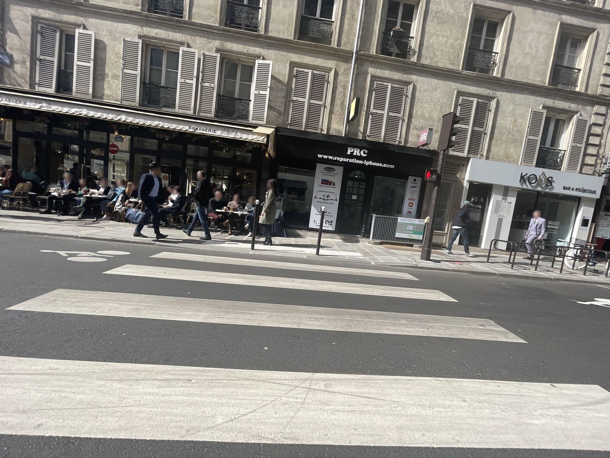 Street view near New Hotel Saint-Lazare, Paris 17 Batignolles-Monceau — © jdbsh82ndjejw472829 (CC BY-SA · Mapillary)