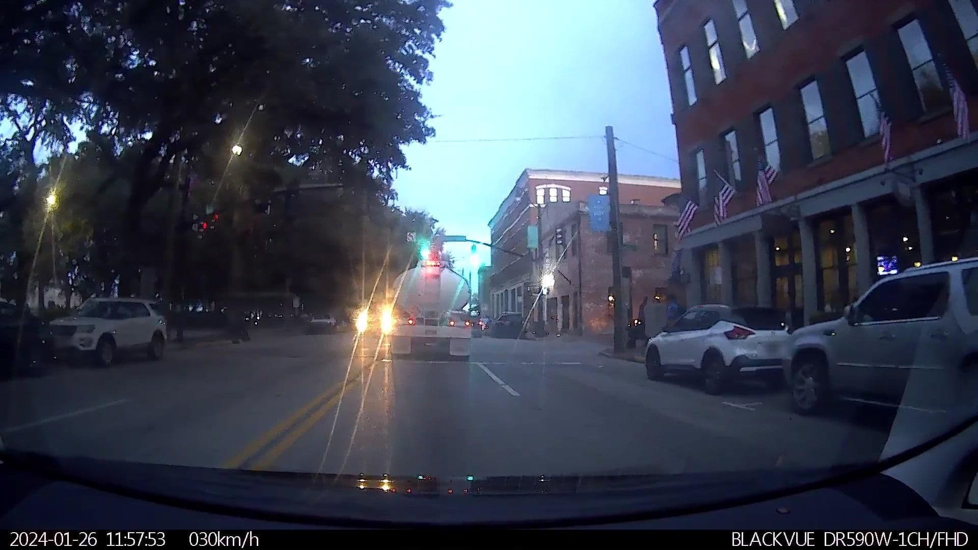 Street view near Snoozing in Savannah, Savannah — © davegis (CC BY-SA · Mapillary)