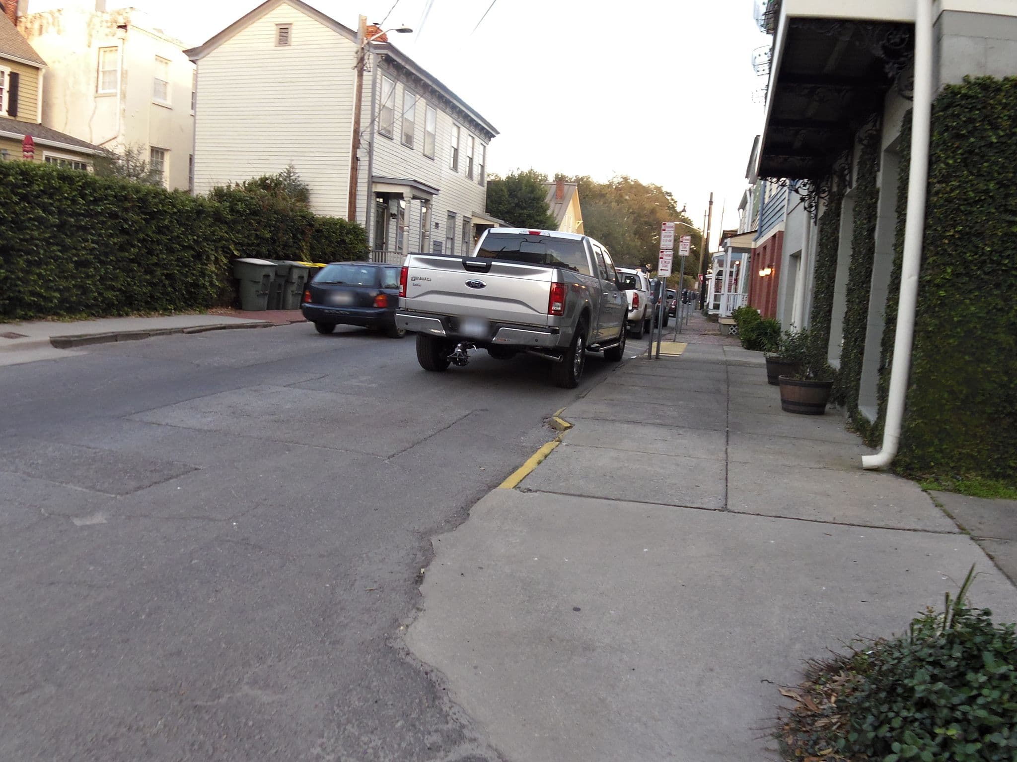 Street view near Savannah Dream vacations 509 E York Street, Savannah — © allen (CC BY-SA · Mapillary)