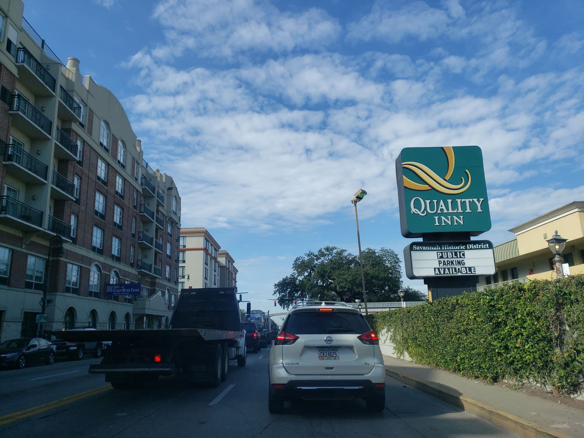 Street view near Quality Inn Heart of Savannah, Savannah — © davegis (CC BY-SA · Mapillary)