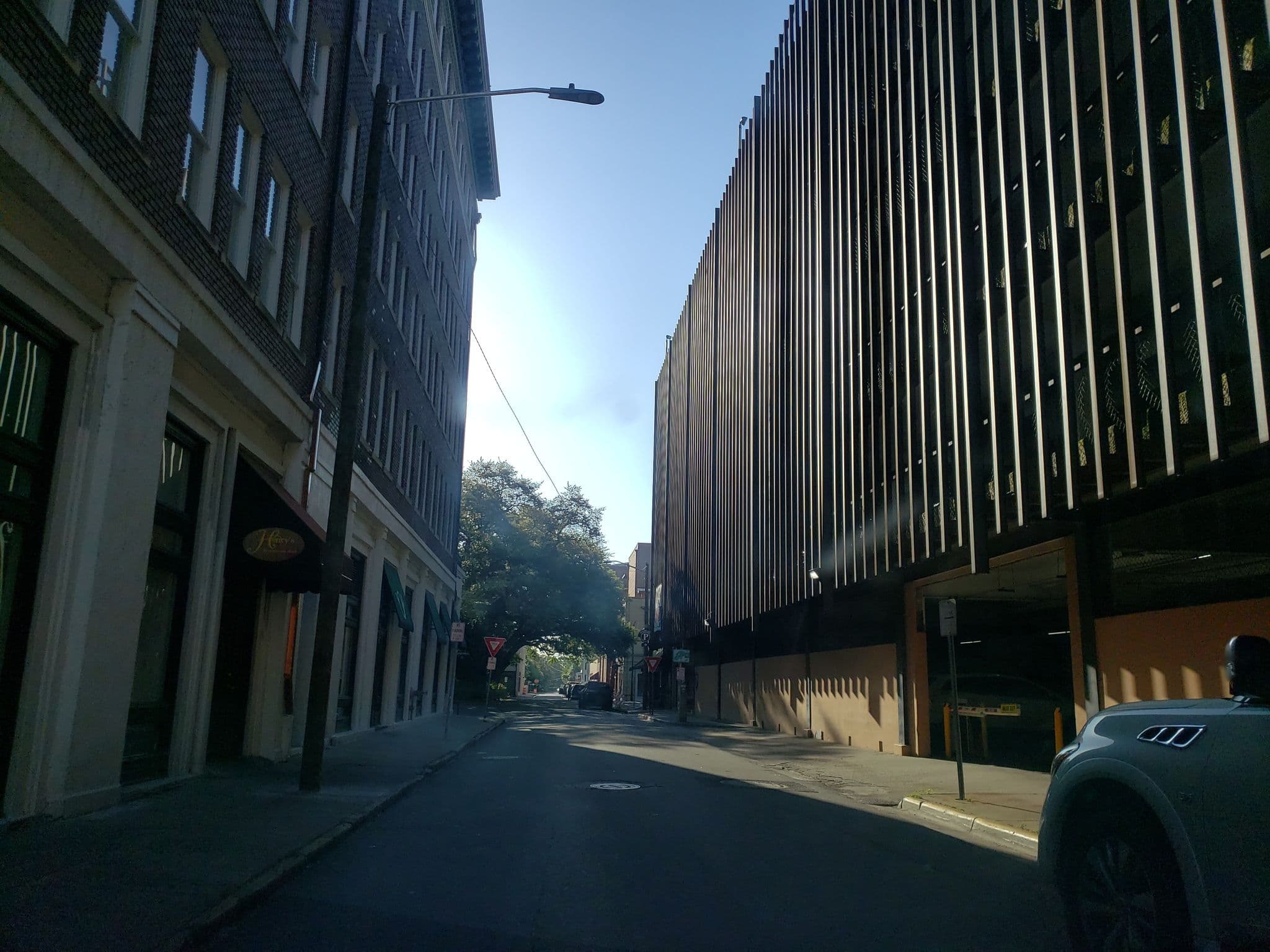Street view near Planter's Inn At Reynolds Square, Savannah — © davegis (CC BY-SA · Mapillary)