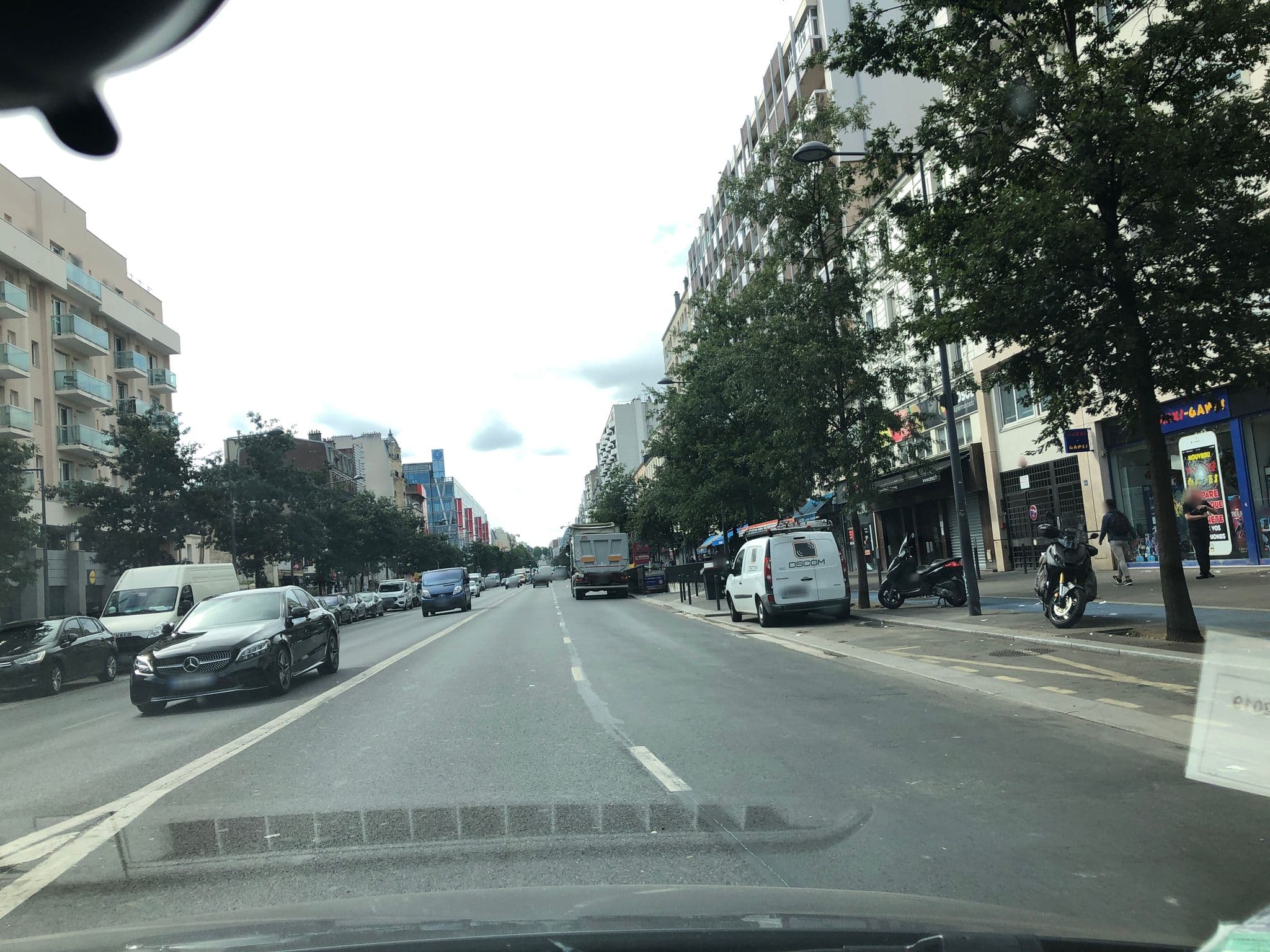 Street view near Périphérique hotel, Le Kremlin-Bicêtre — © jerome92370 (CC BY-SA · Mapillary)