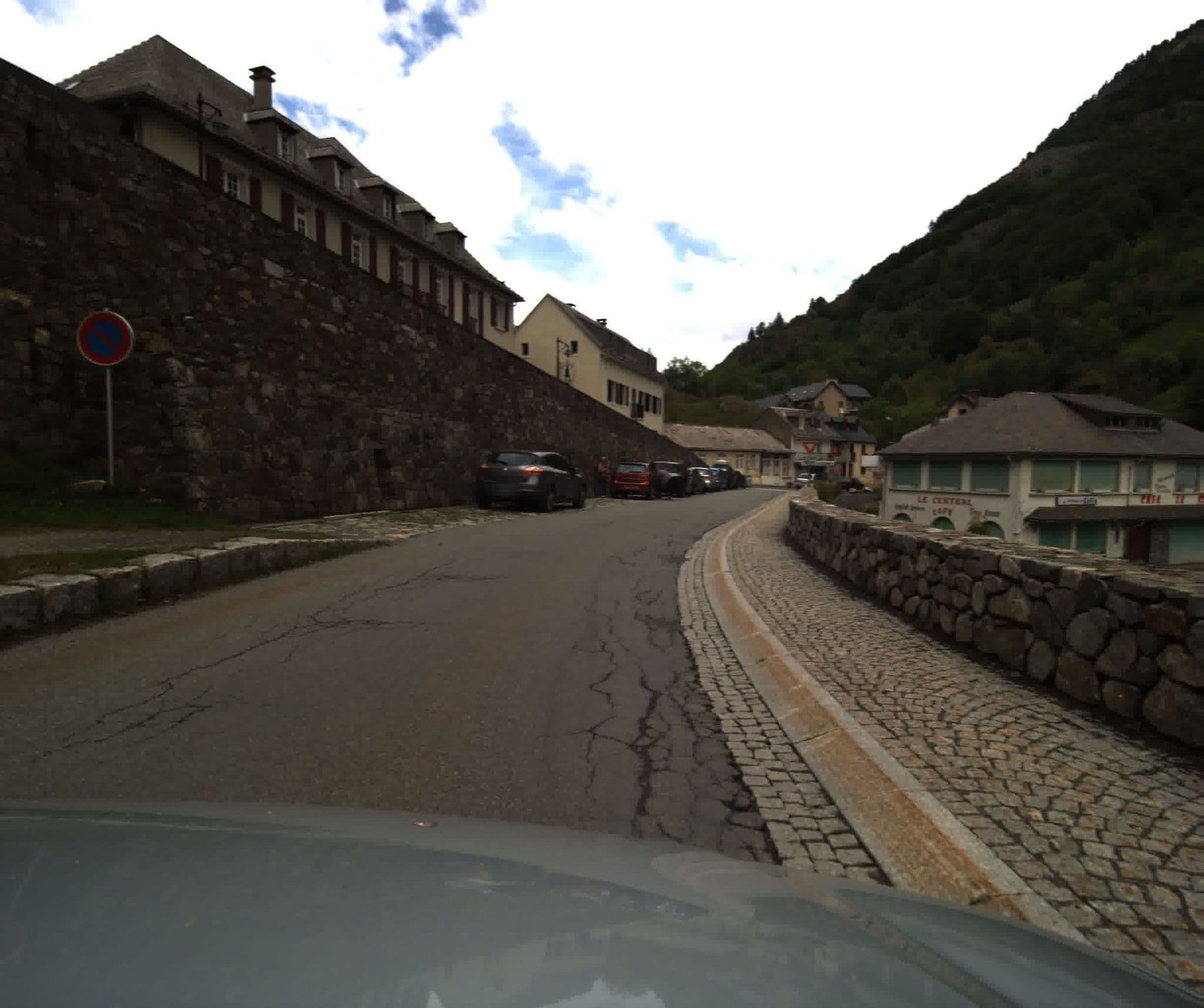 Street view near Hotêl Le Compostelle, Luz-Saint-Sauveur — © sogefi (CC BY-SA · Mapillary)