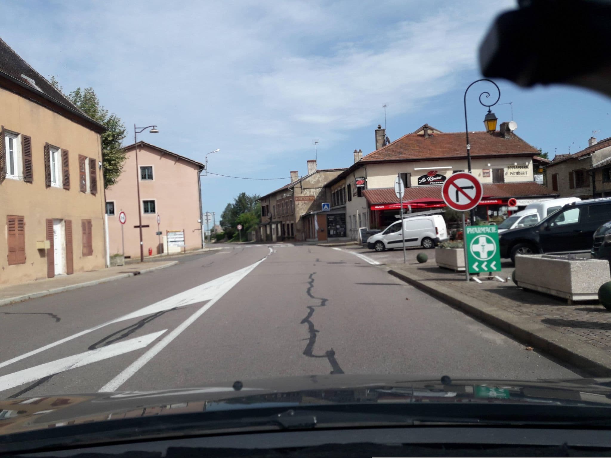 Street view near Hôtel du Lion d'Or, Romenay — © eric_s (CC BY-SA · Mapillary)