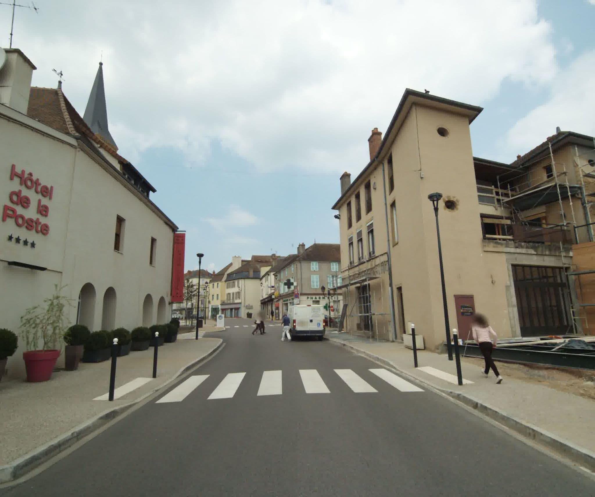Street view near Hôtel de la Poste, Charolles — © sogefi (CC BY-SA · Mapillary)