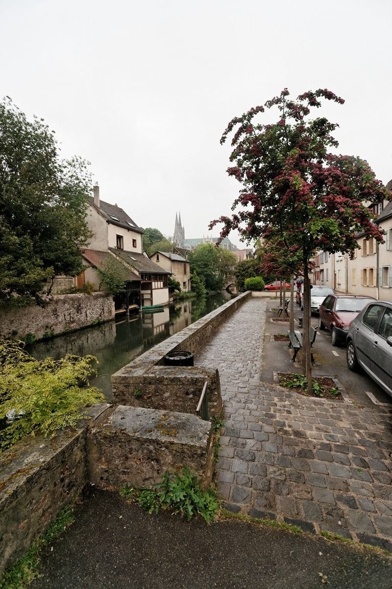Street view near Le Chêne Fleuri, Chartres — © txllxt (CC BY-SA · Mapillary)