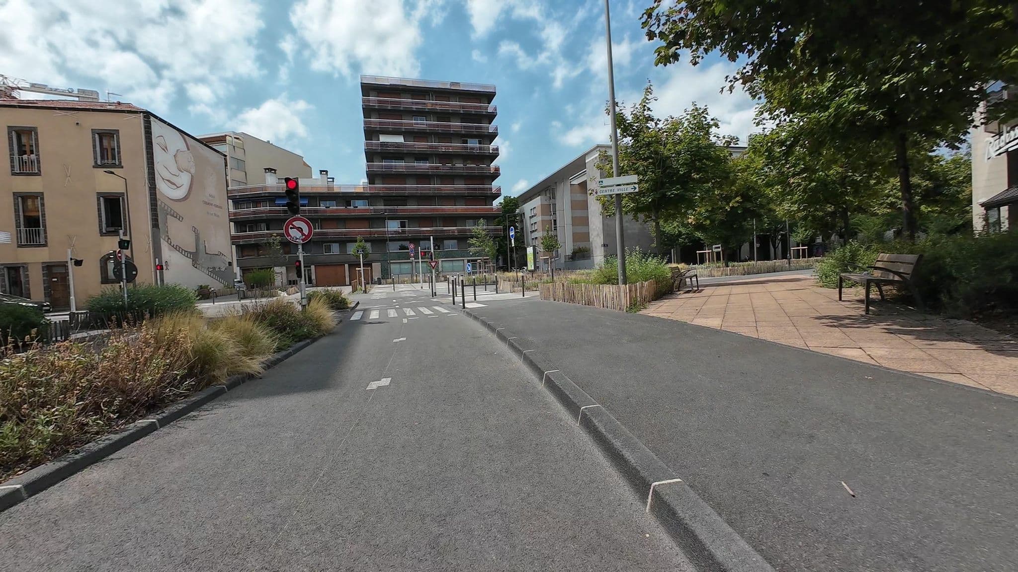 Street view near Radisson, Clermont-Ferrand — © user-3965077544 (CC BY-SA · Mapillary)