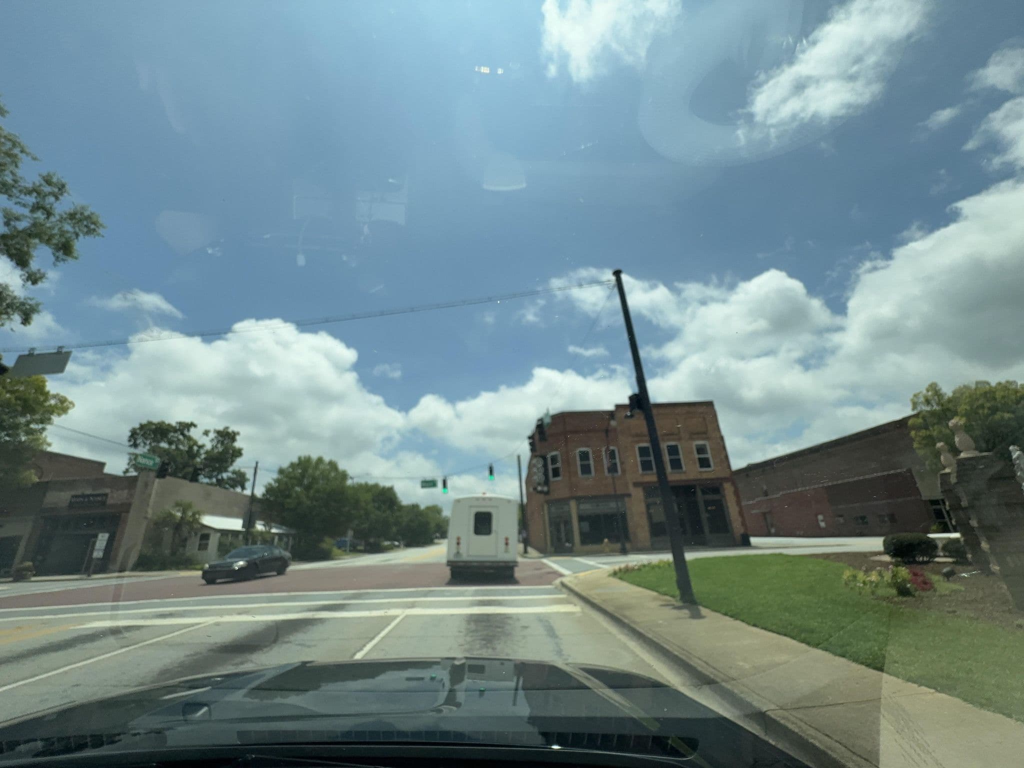 Street view near Hampton Inn by Hilton, Newberry — © gibsonb (CC BY-SA · Mapillary)