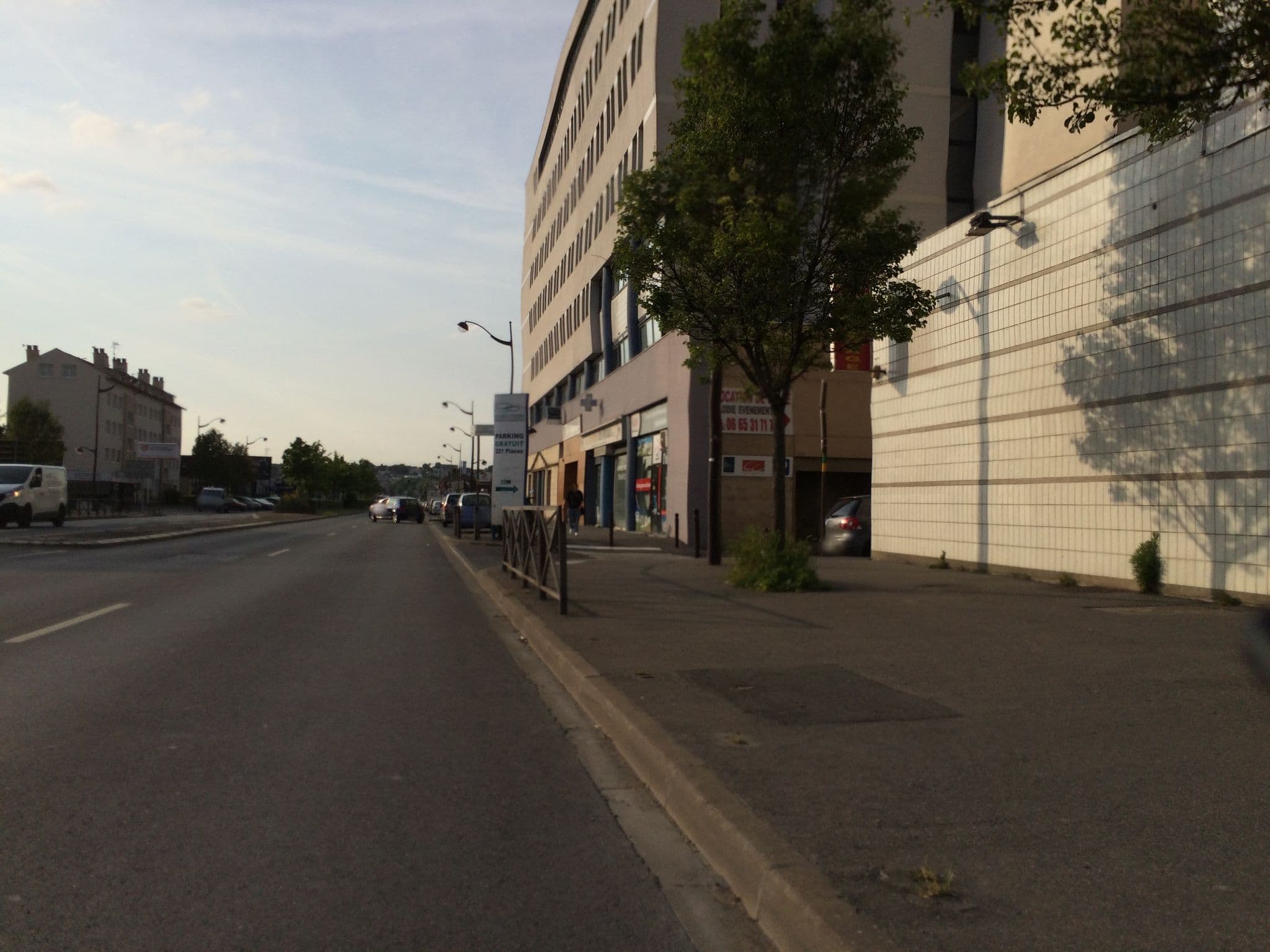 Street view near Kyriad hotel, Juvisy-sur-Orge — © josmougn (CC BY-SA · Mapillary)