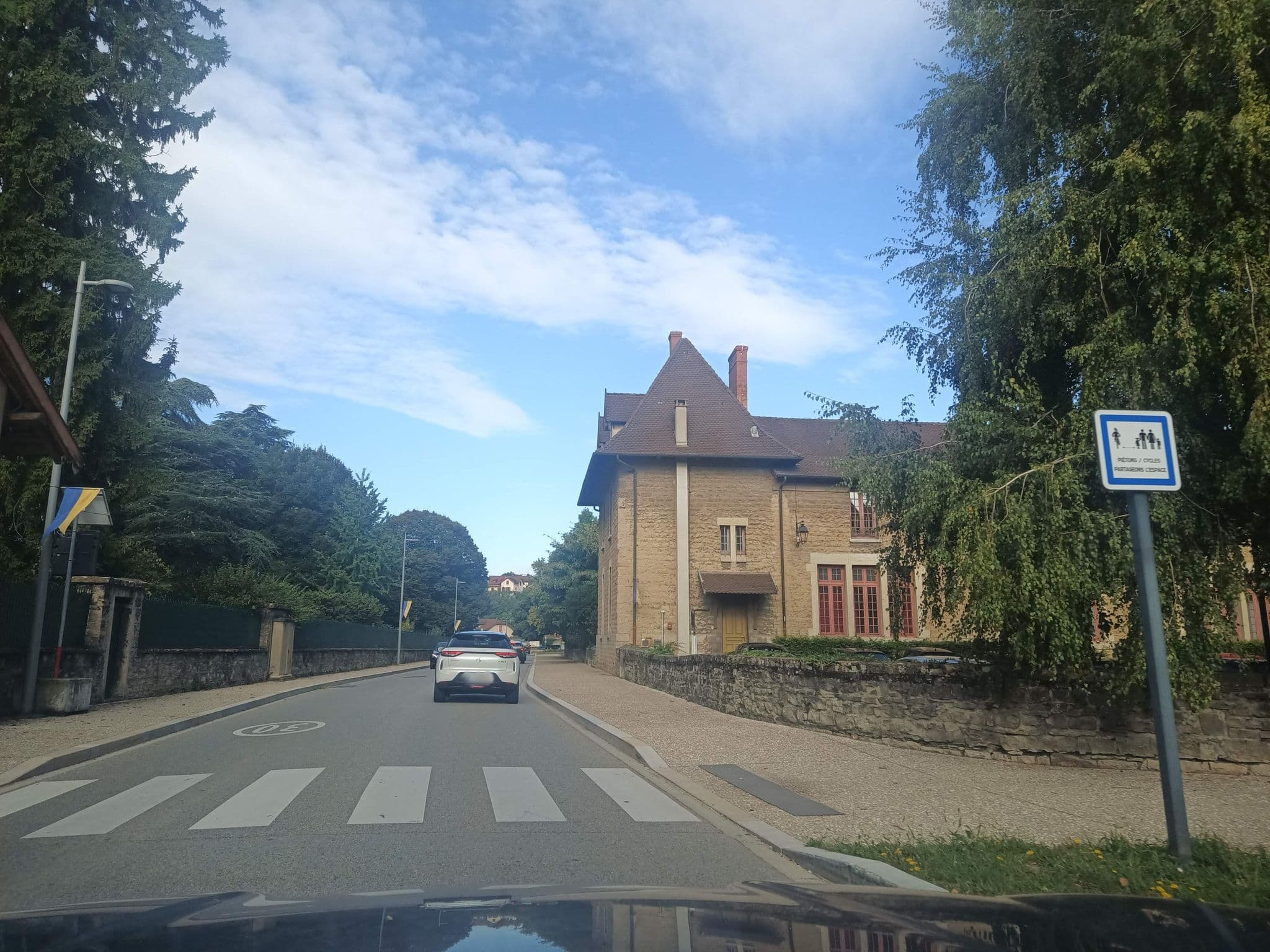 Street view near La Bâtisse, Crémieu — © VinceSurlaRoute (CC BY-SA · Mapillary)