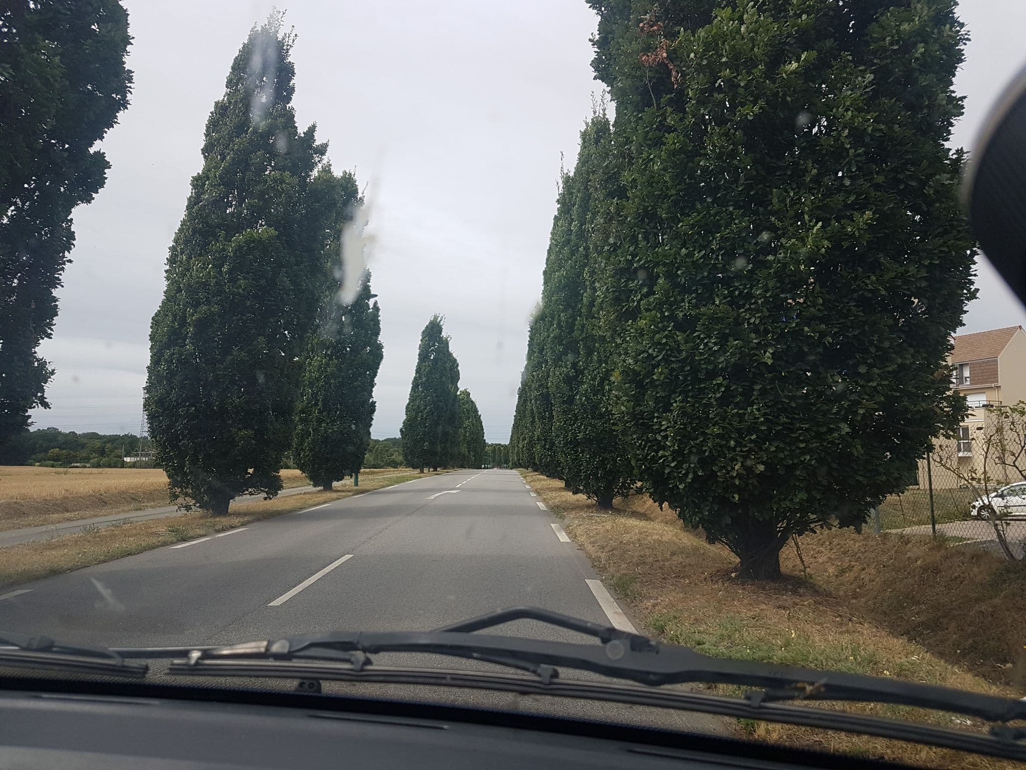 Street view near Kyriad, Plaisir — © globeur (CC BY-SA · Mapillary)