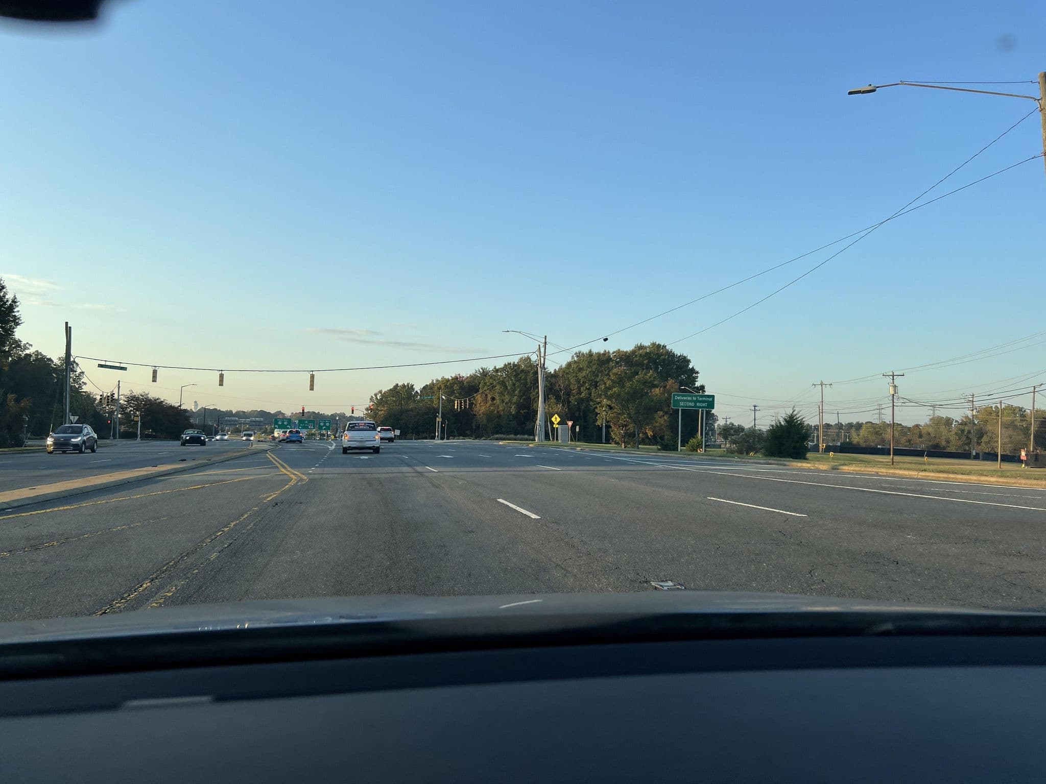 Street view near Courtyard Marriott Airport North, Charlotte — © whitecotton (CC BY-SA · Mapillary)