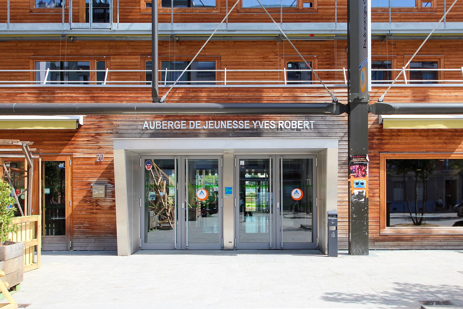 Auberge de jeunesse Yves Robert (via Wikimedia Commons, CC BY-SA 3.0)