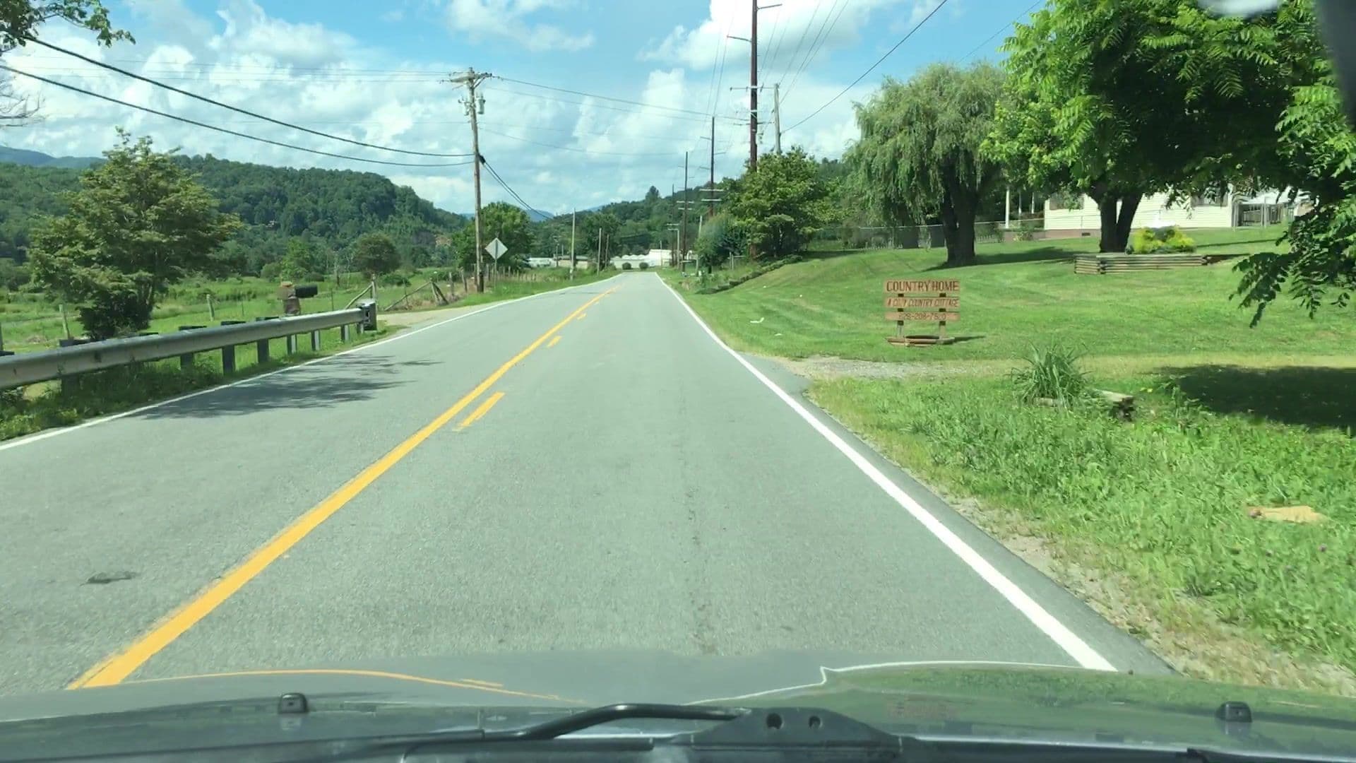 Street view near Country Home Vacation Rental, Spruce Pine — © lvl5 (CC BY-SA · Mapillary)