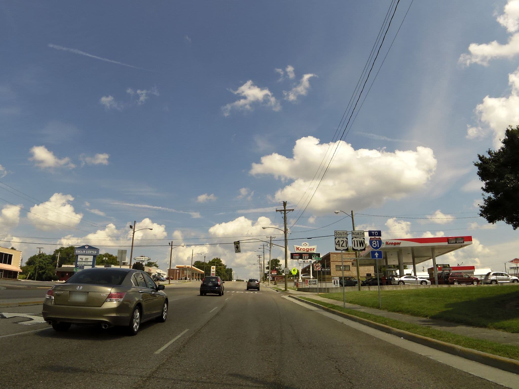 Street view near Howard Johnson Bristol, Walnut Hill — © allen (CC BY-SA · Mapillary)
