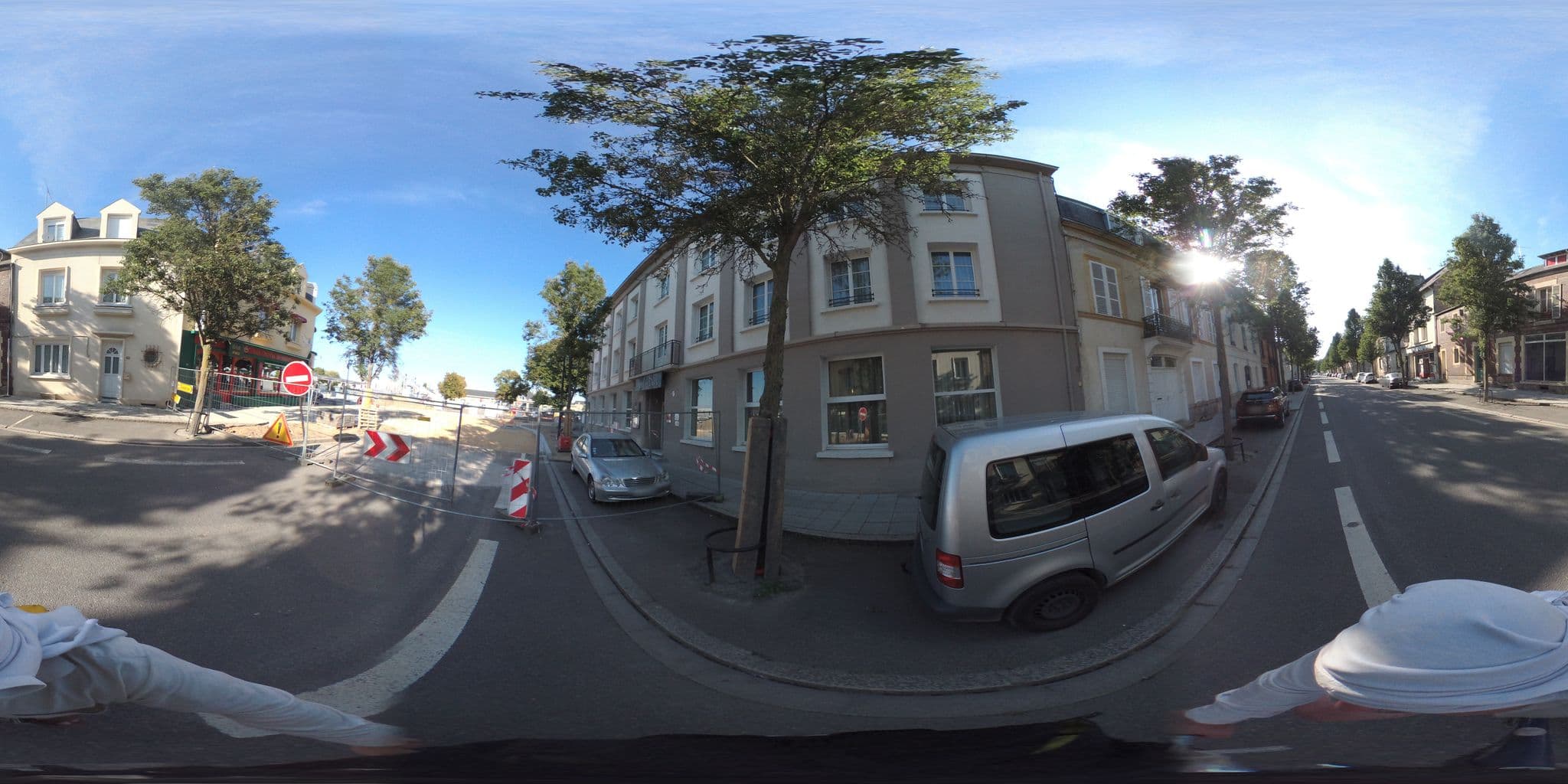Street view near Hôtel des Ducs, Alençon — © geovelo (CC BY-SA · Mapillary)