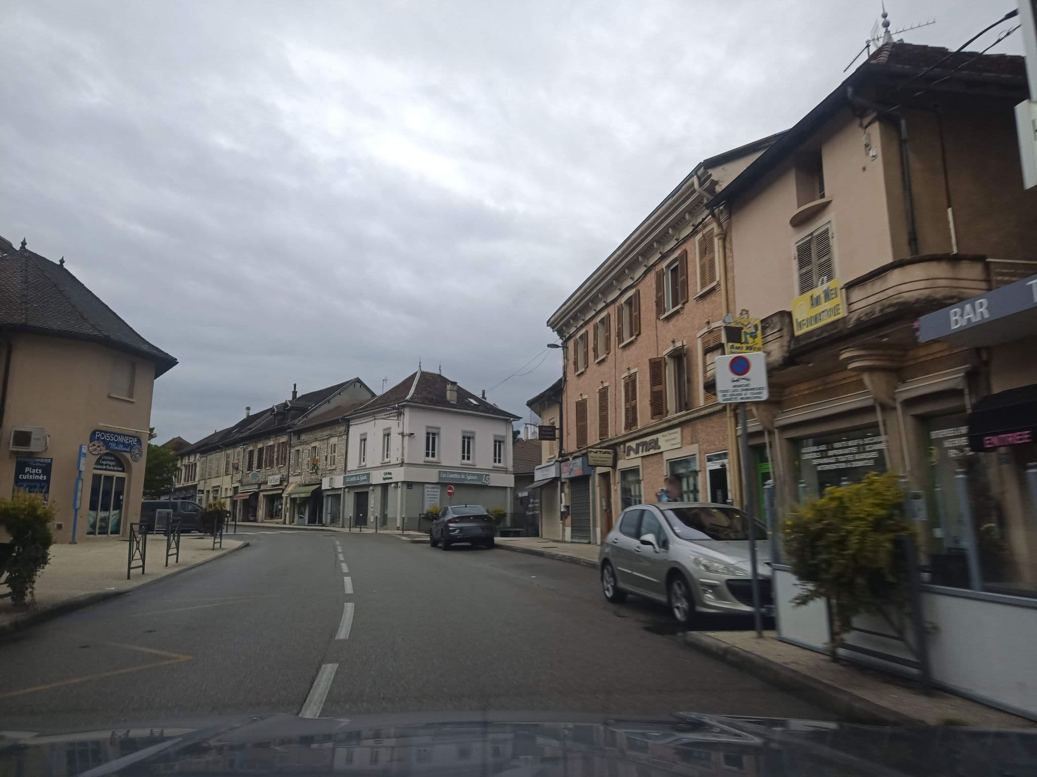 Street view near Hôtel de France, Morestel — © VinceSurlaRoute (CC BY-SA · Mapillary)