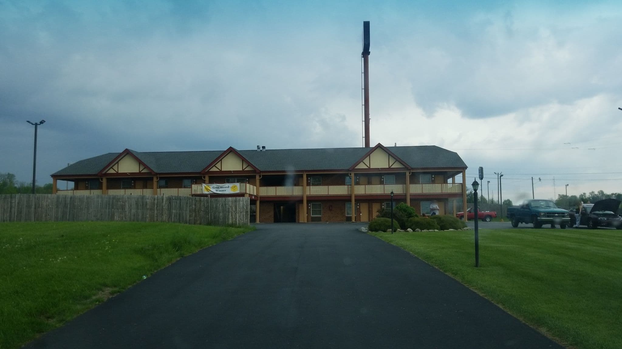 Street view near Choice Hotels, Glade Spring — © jbthemilker (CC BY-SA · Mapillary)