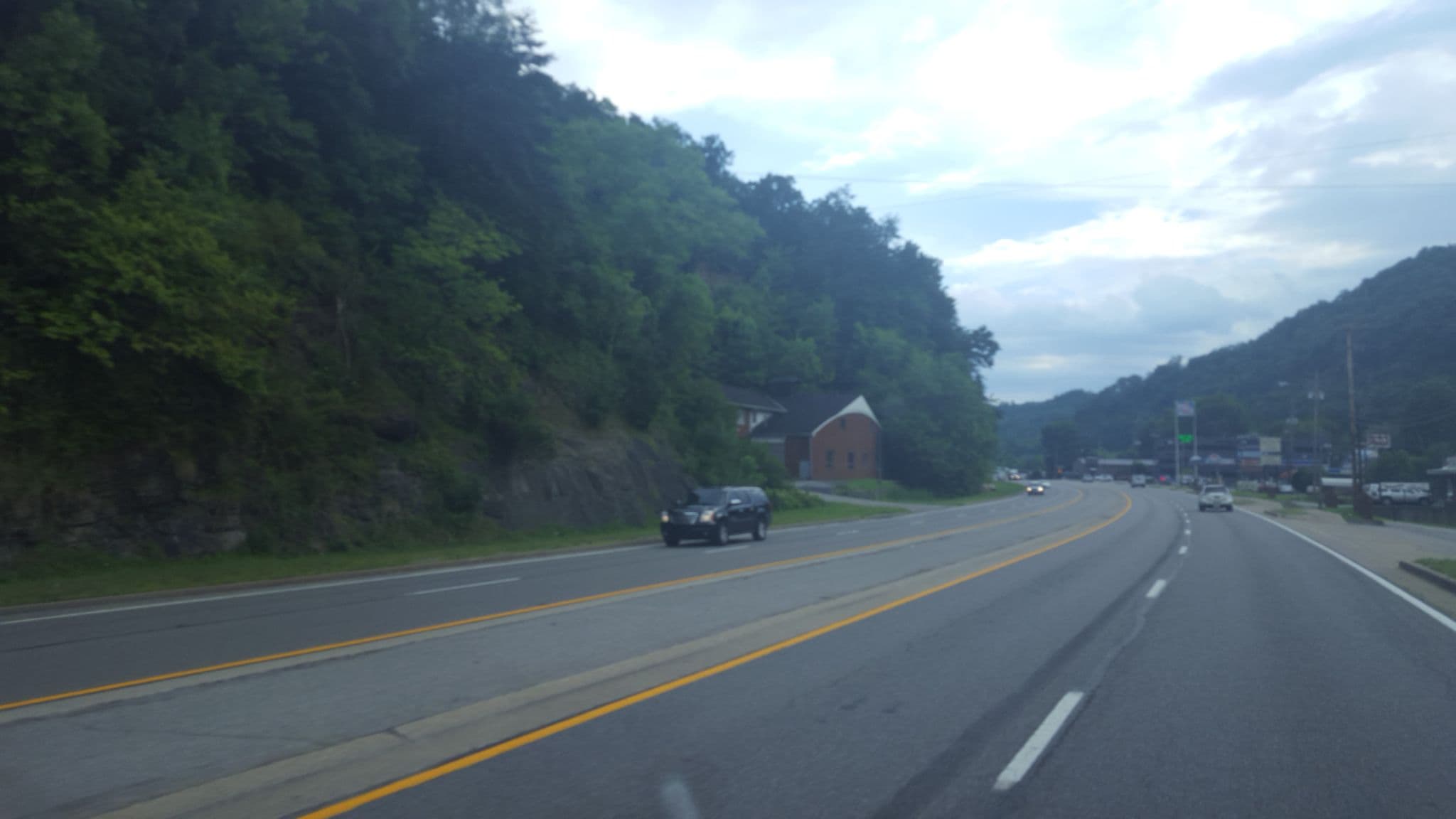 Street view near Days Inn Pikeville, Pikeville — © jbthemilker (CC BY-SA · Mapillary)