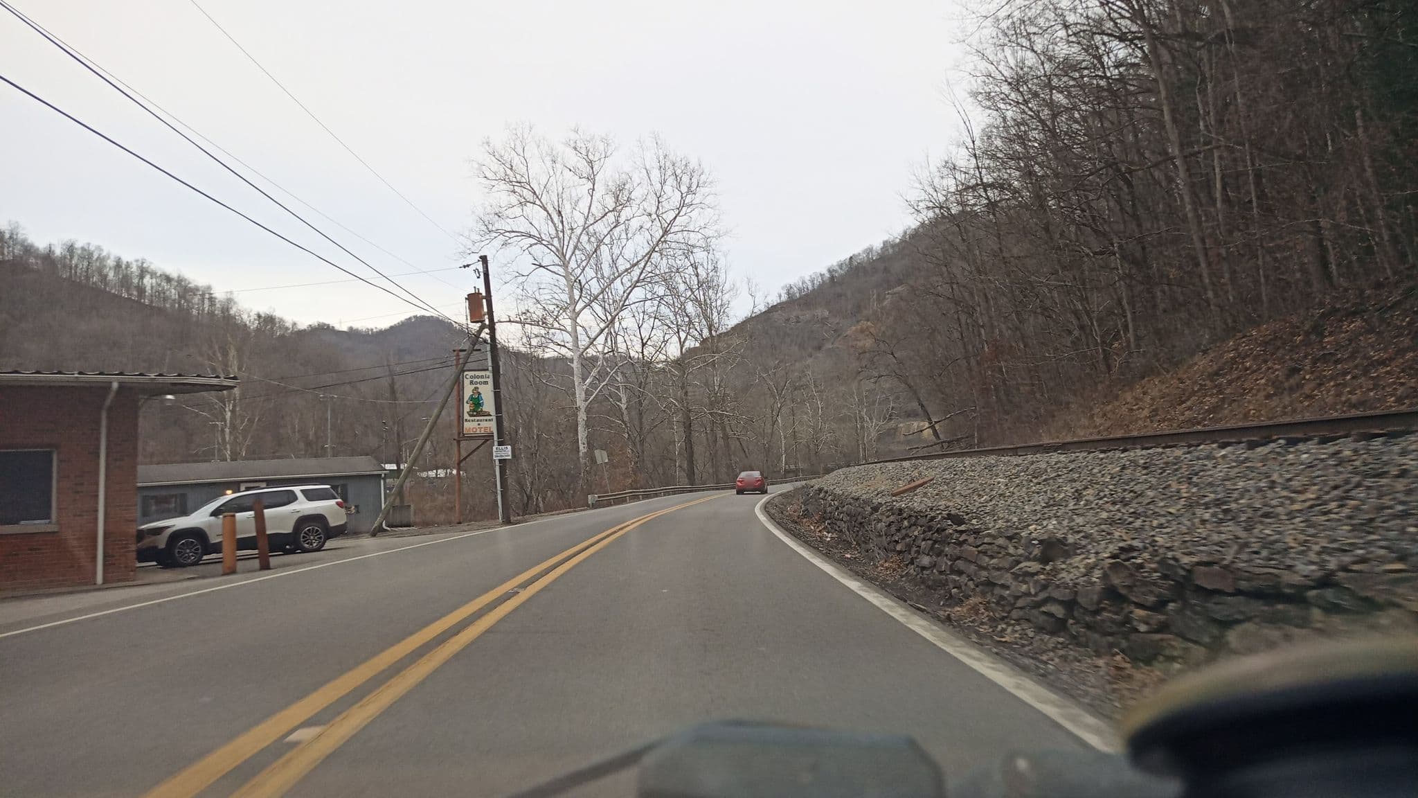Street view near Colonial Inn, Mallory — © rickth (CC BY-SA · Mapillary)