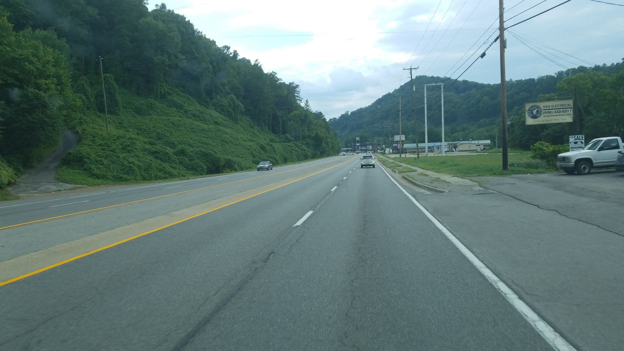 Street view near Days Inn Pikeville, Pikeville — © jbthemilker (CC BY-SA · Mapillary)