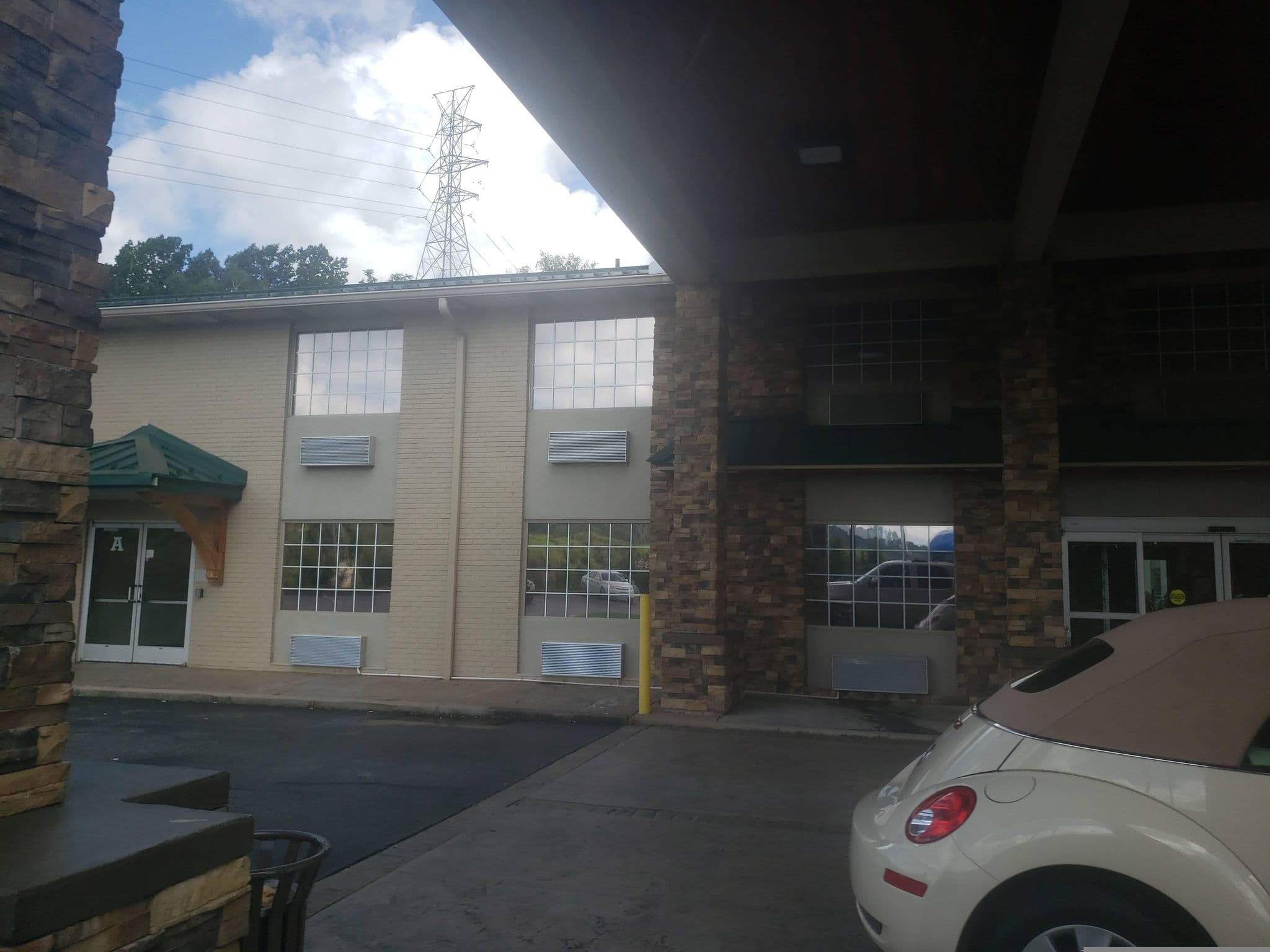 Street view near Comfort Inn West, Cross Lanes — © finneystreetview (CC BY-SA · Mapillary)