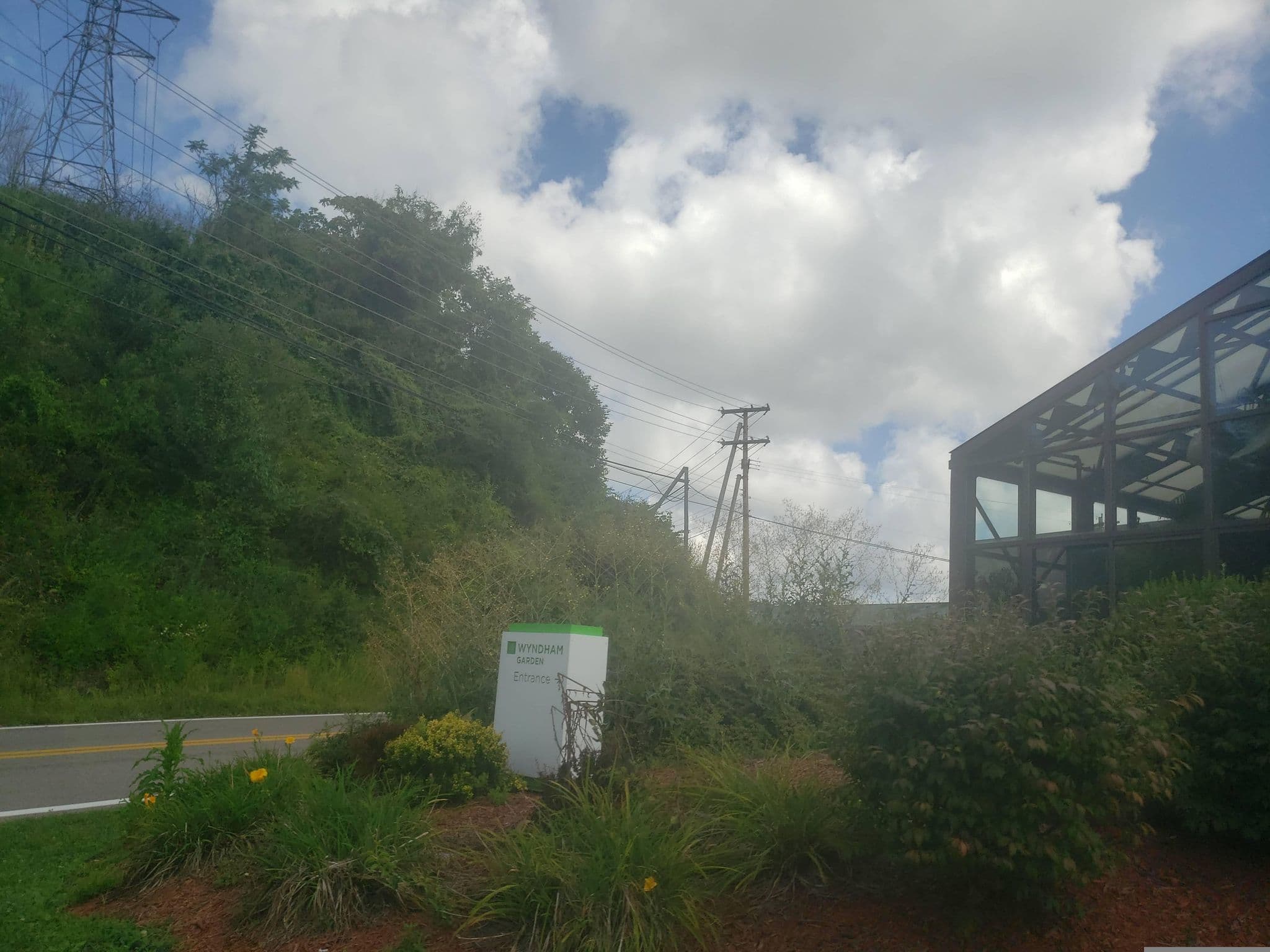Street view near Confort Inn Pool, Cross Lanes — © finneystreetview (CC BY-SA · Mapillary)