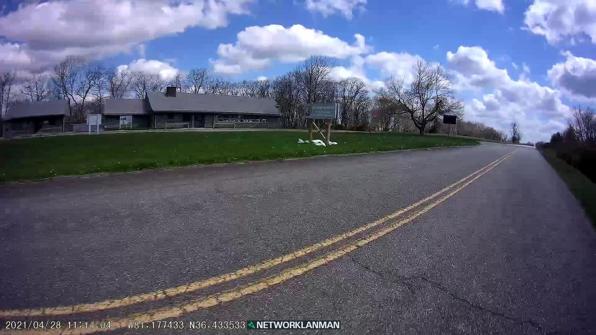 Street view near Bluff's Lodge, Thurmond — © networklanman (CC BY-SA · Mapillary)