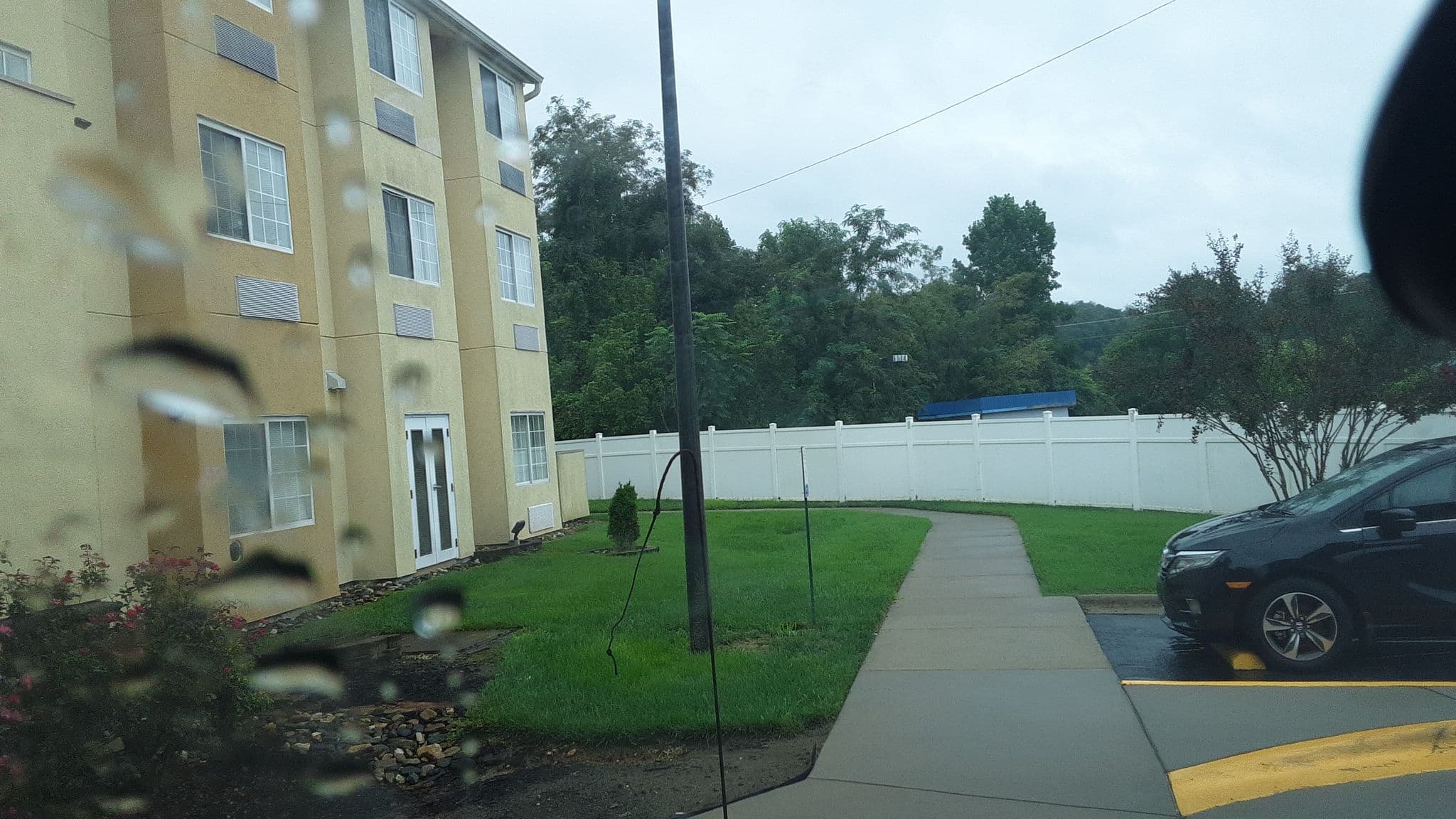 Street view near Comfort Inn, Mount Airy — © jbthemilker (CC BY-SA · Mapillary)