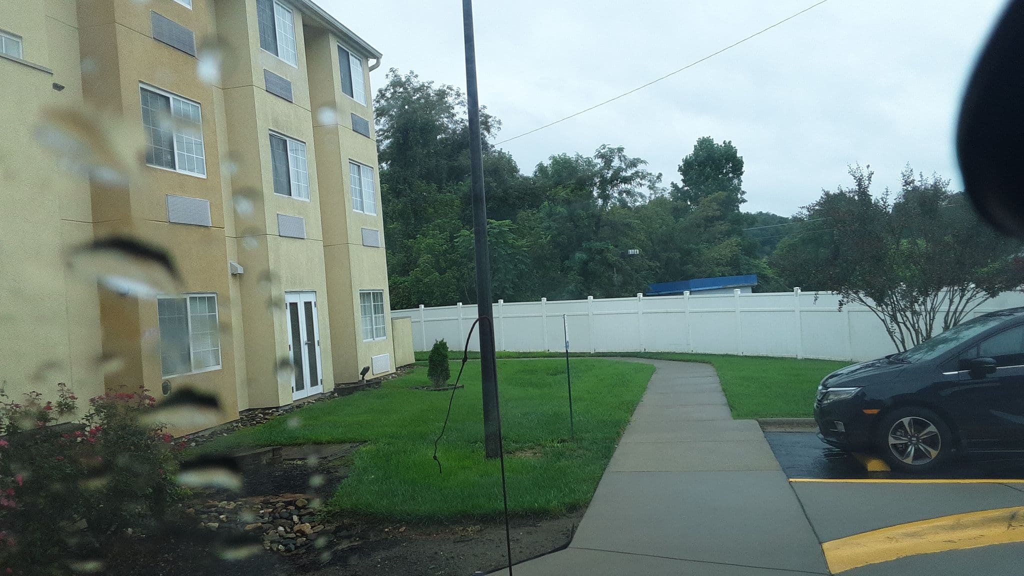 Street view near Choice Hotels, Mount Airy — © jbthemilker (CC BY-SA · Mapillary)