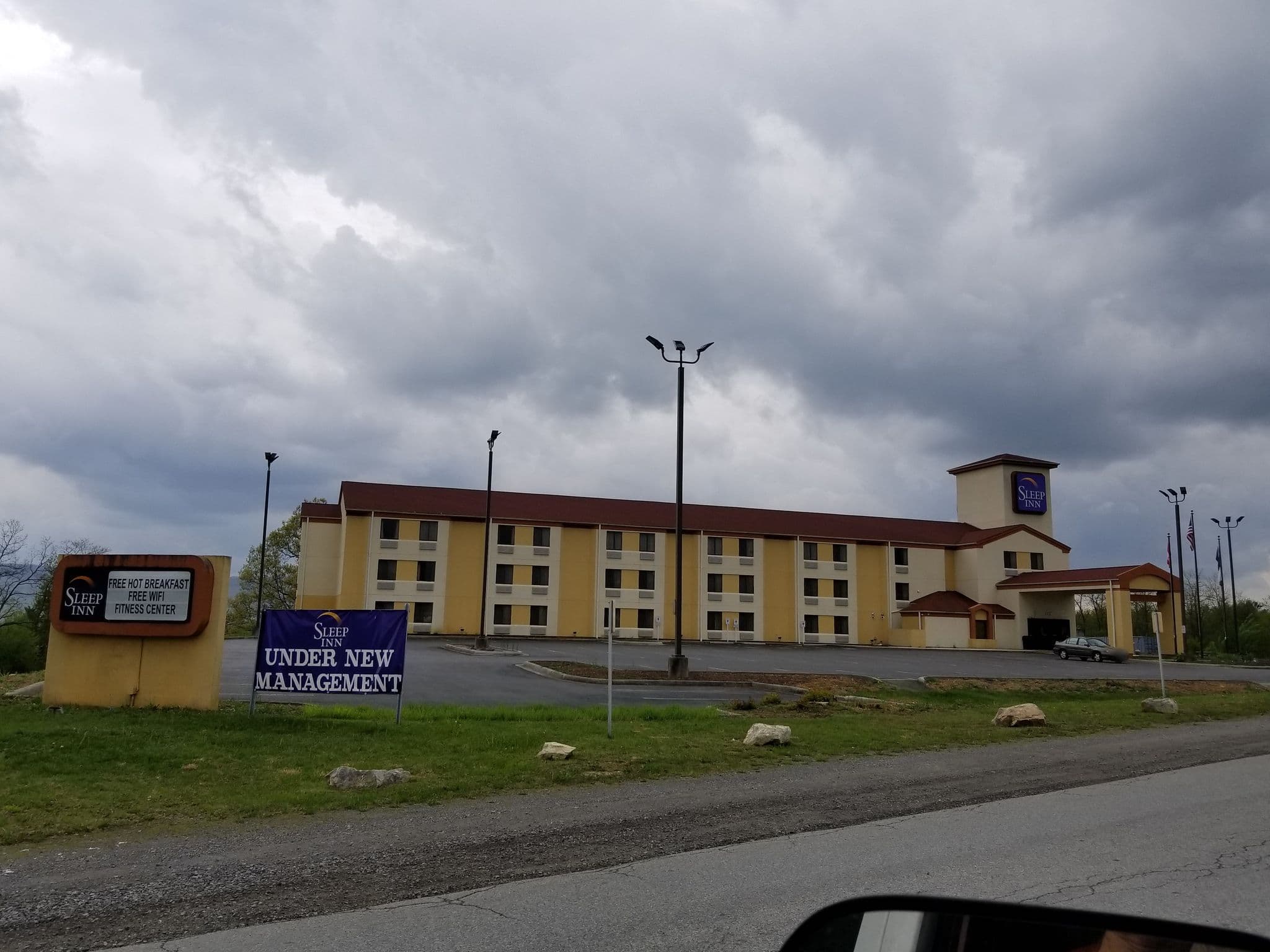Street view near Wyndham Hotels & Resorts, Wytheville — © jbthemilker (CC BY-SA · Mapillary)