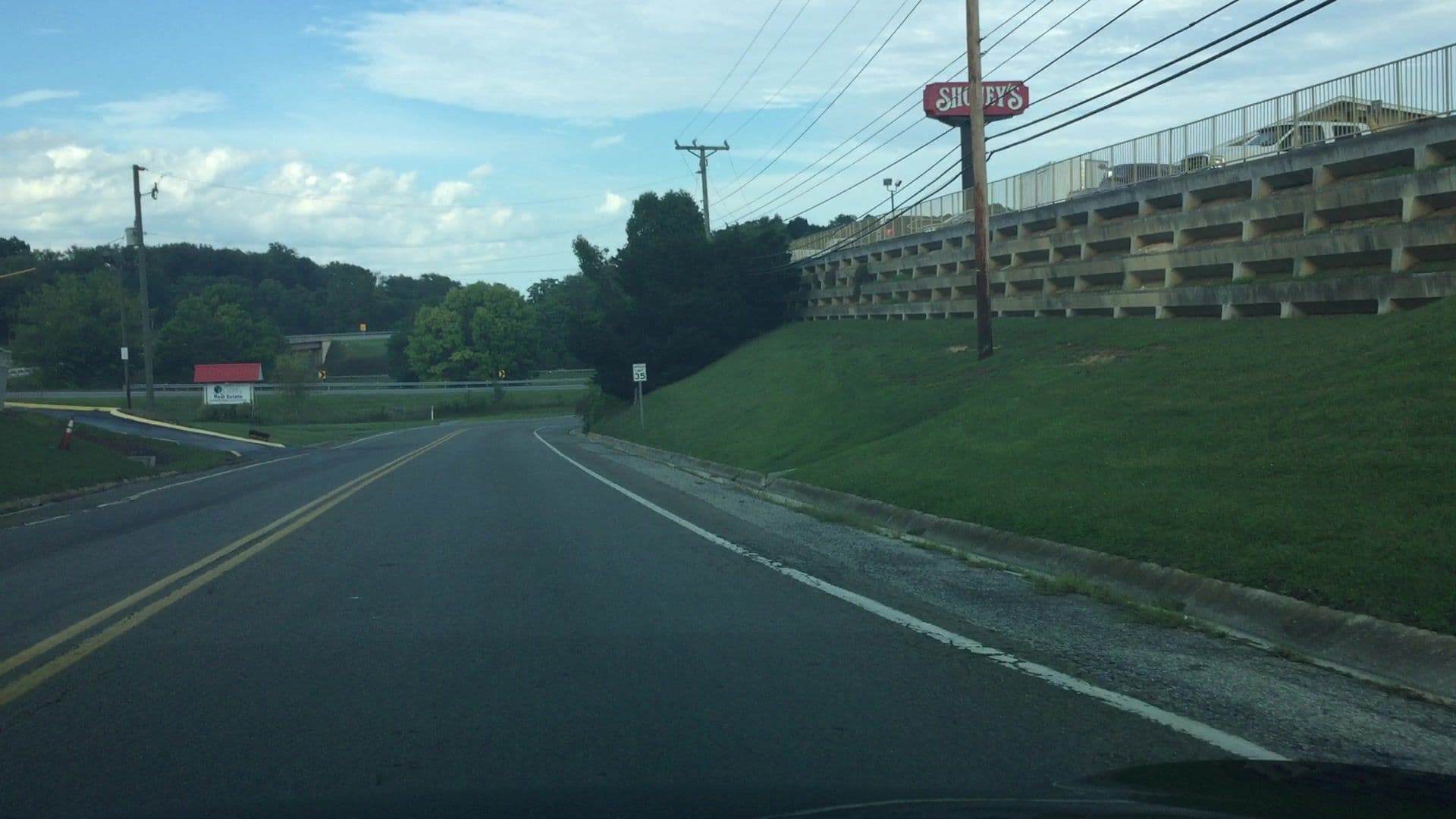 Street view near Choice Hotels, Wytheville — © lvl5 (CC BY-SA · Mapillary)
