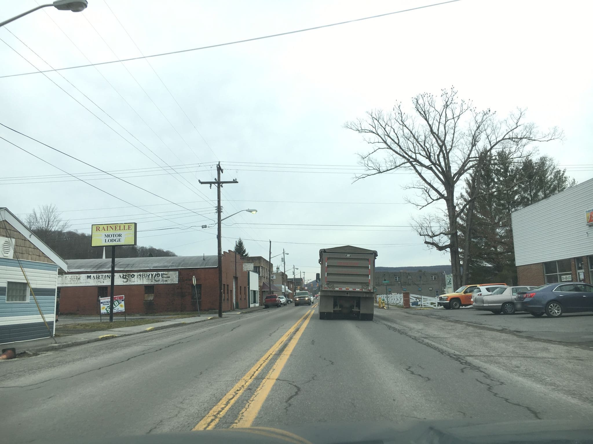 Street view near Rainelle motor lodge, Rainelle — © cpels23 (CC BY-SA · Mapillary)