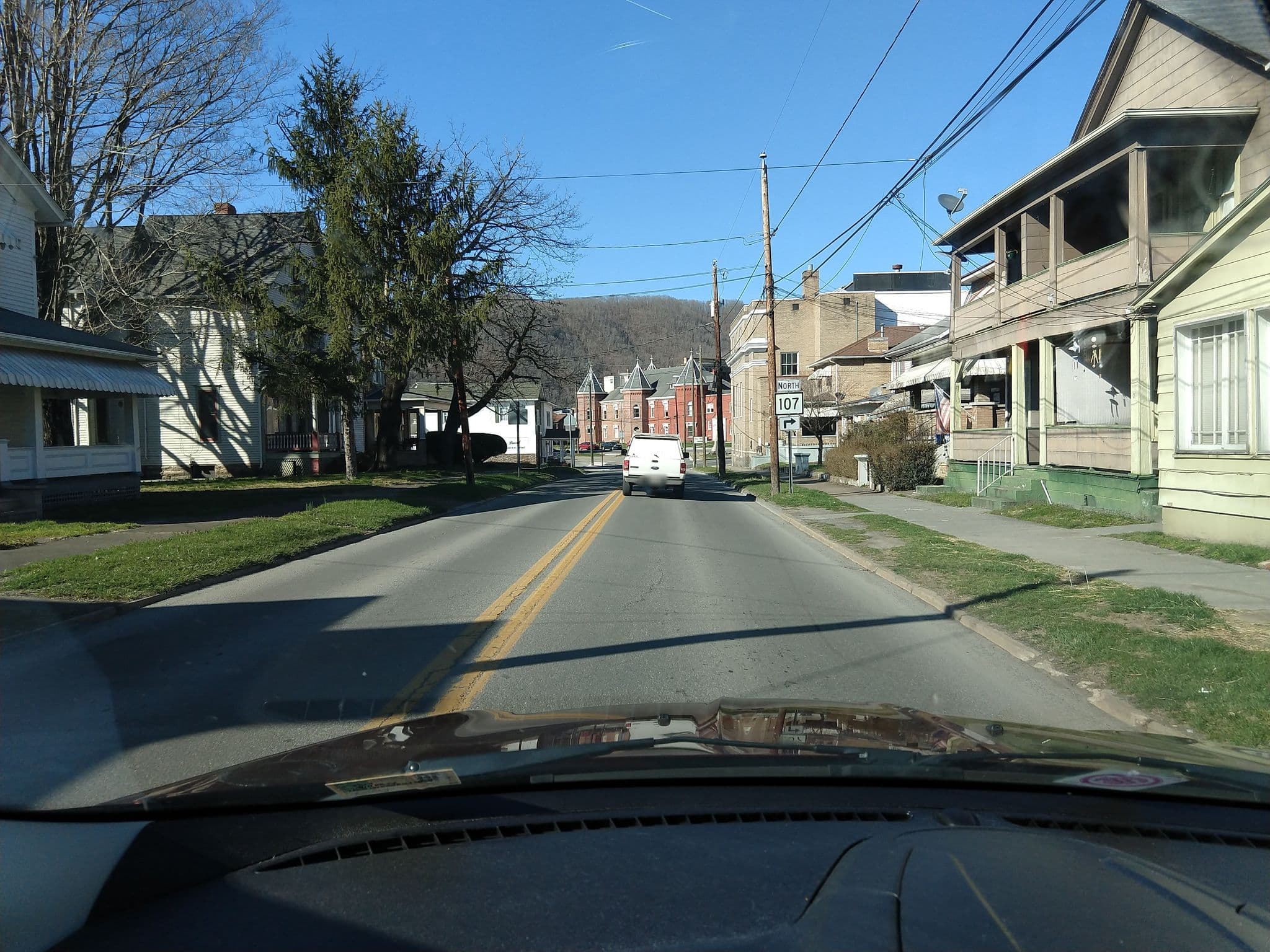 Street view near Mountainplex Townhouse, Shady Spring — © kwrigh01 (CC BY-SA · Mapillary)