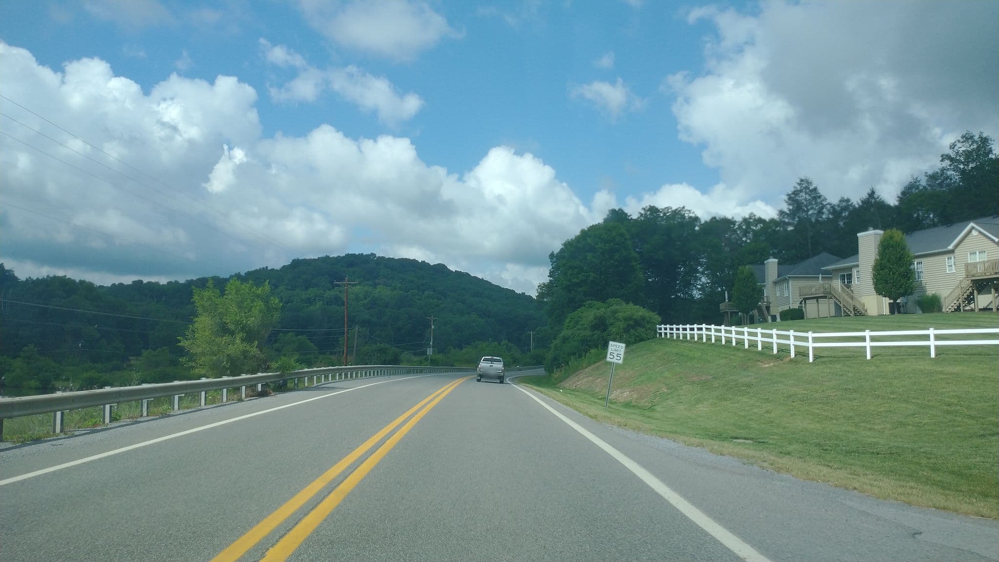 Street view near The Villas at Lake View, Bluewell — © sneas (CC BY-SA · Mapillary)