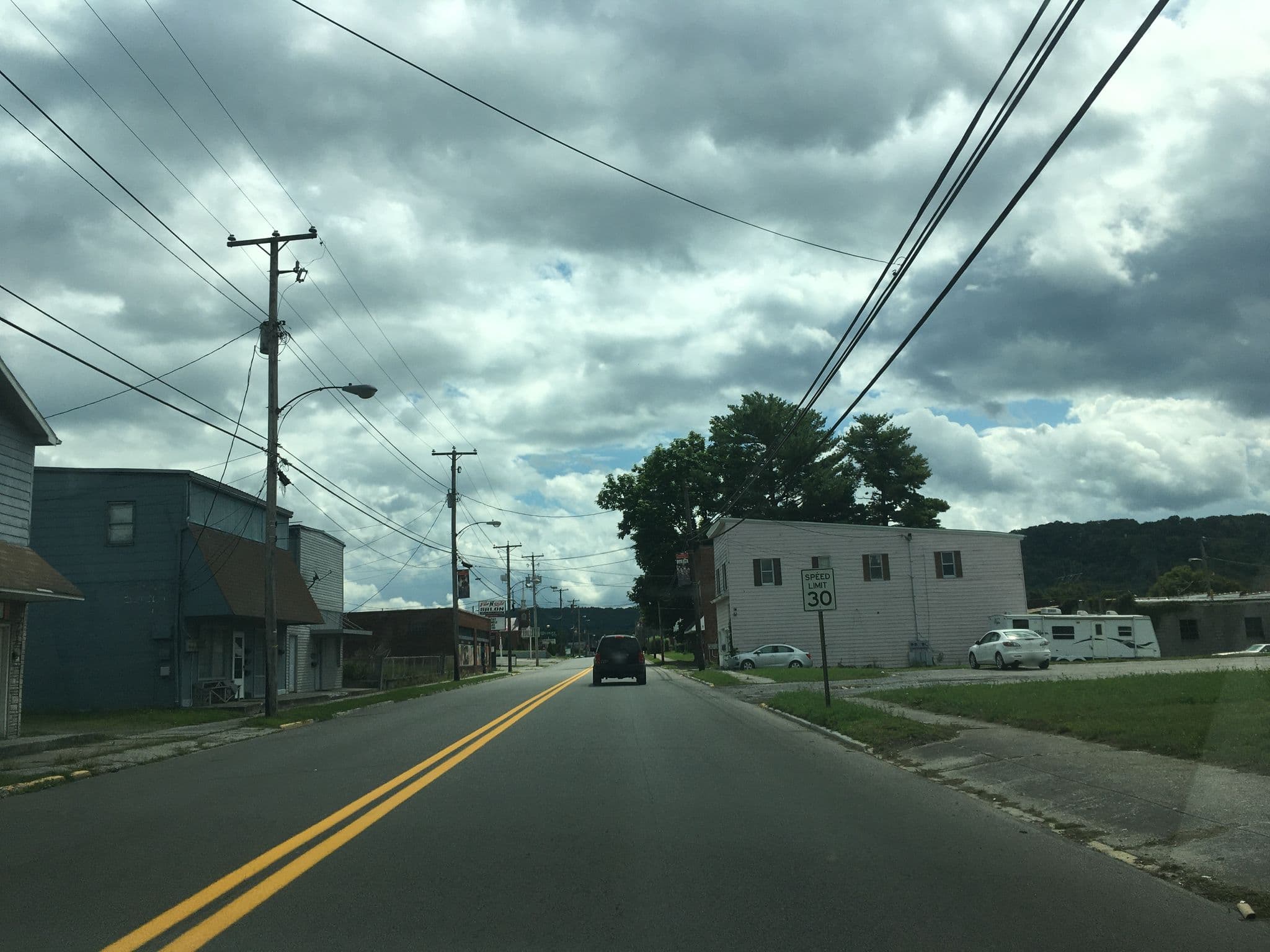 Street view near Gateway Motel, Bluefield — © sneas (CC BY-SA · Mapillary)
